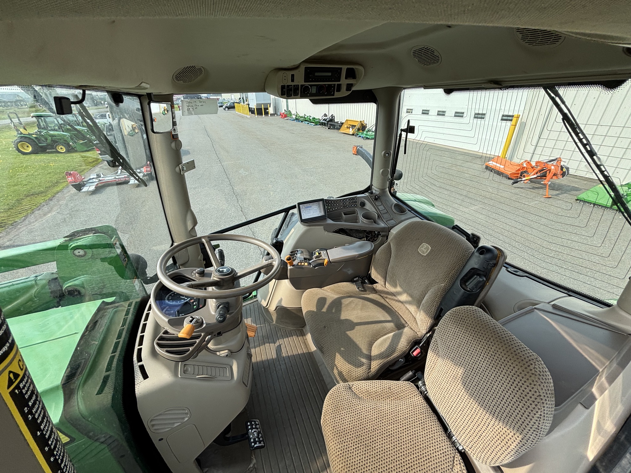 2014 John Deere 6210R Image 9