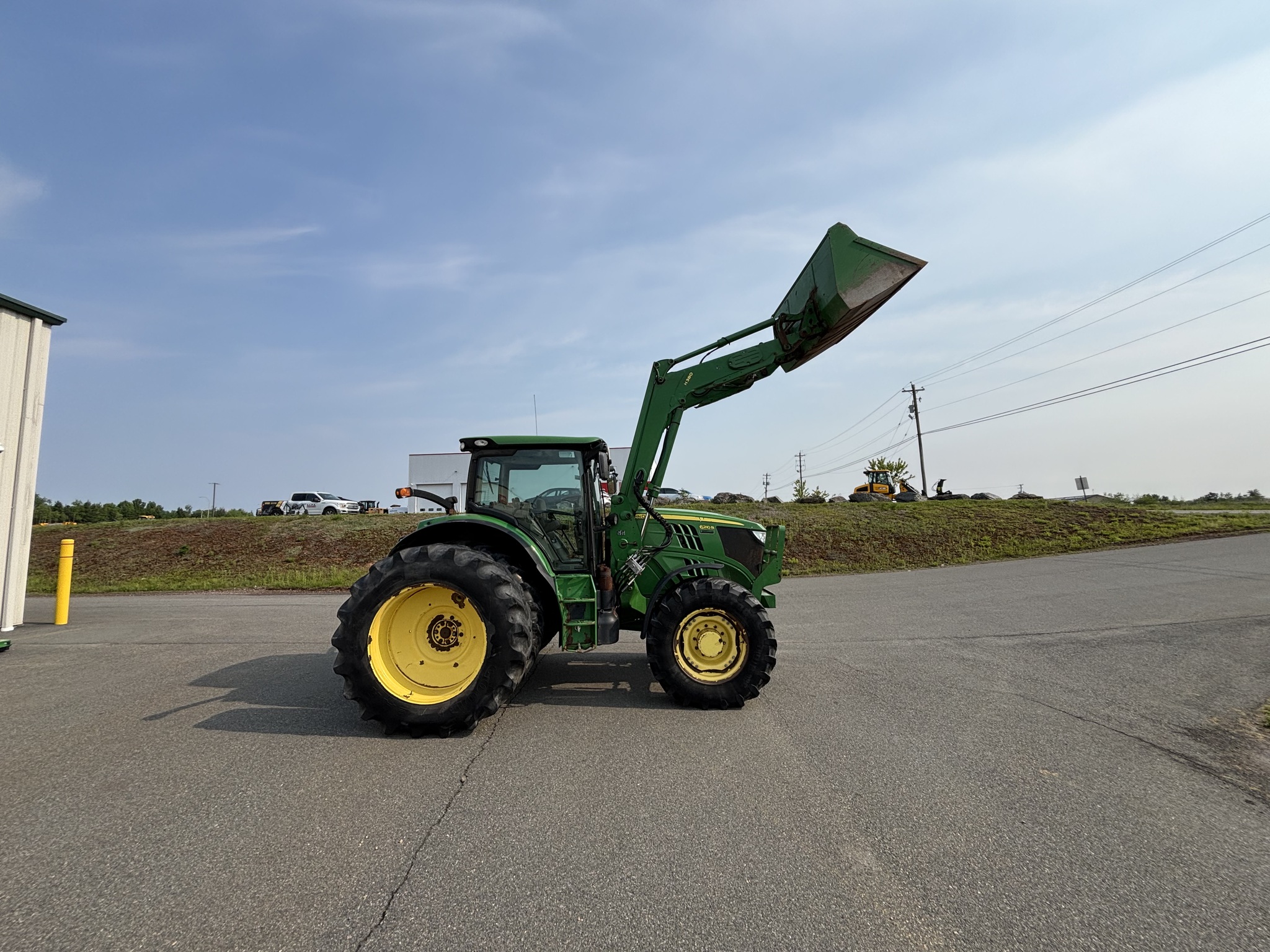 2014 John Deere 6210R Image 10