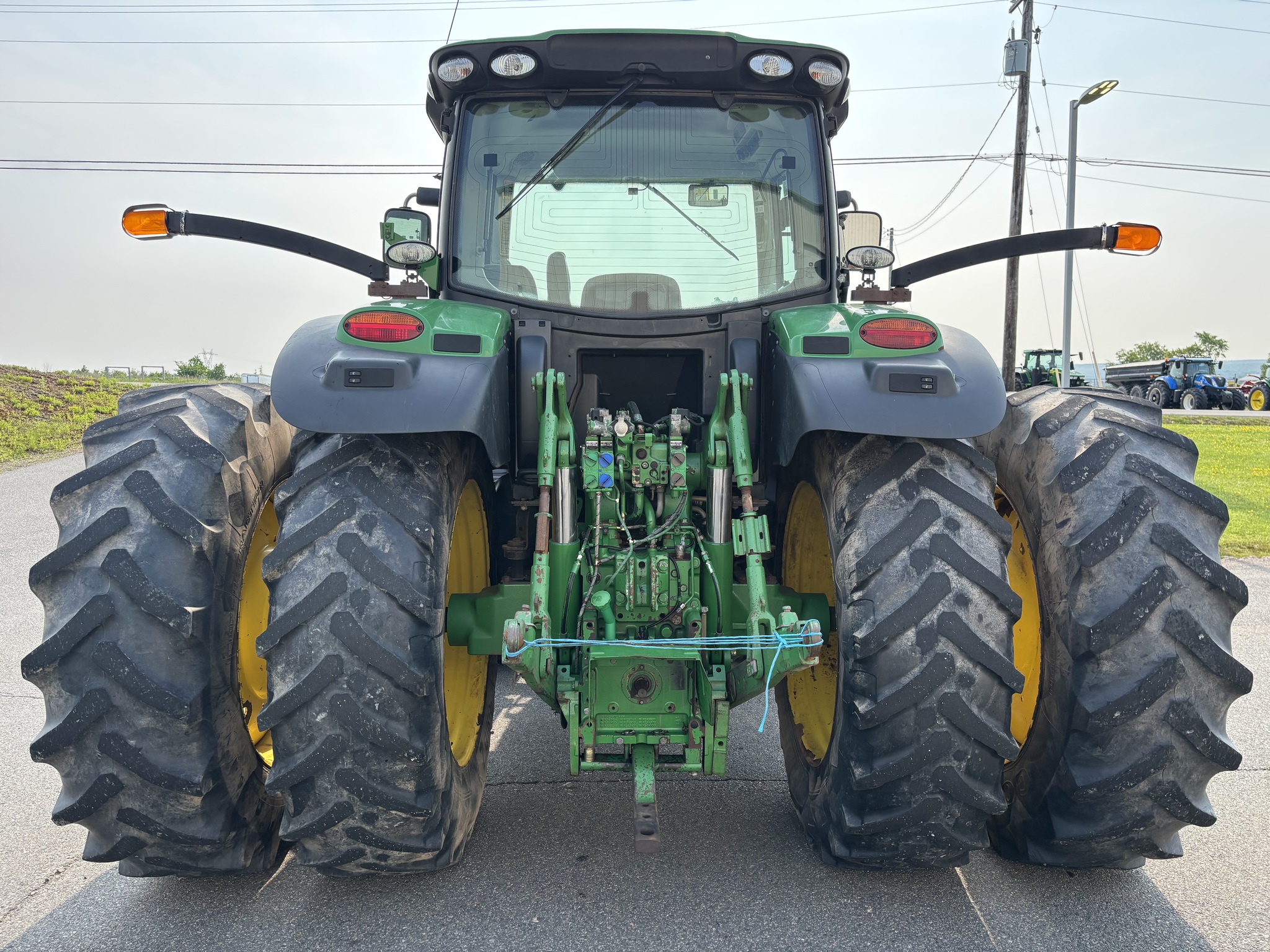 2014 John Deere 6210R Image 4