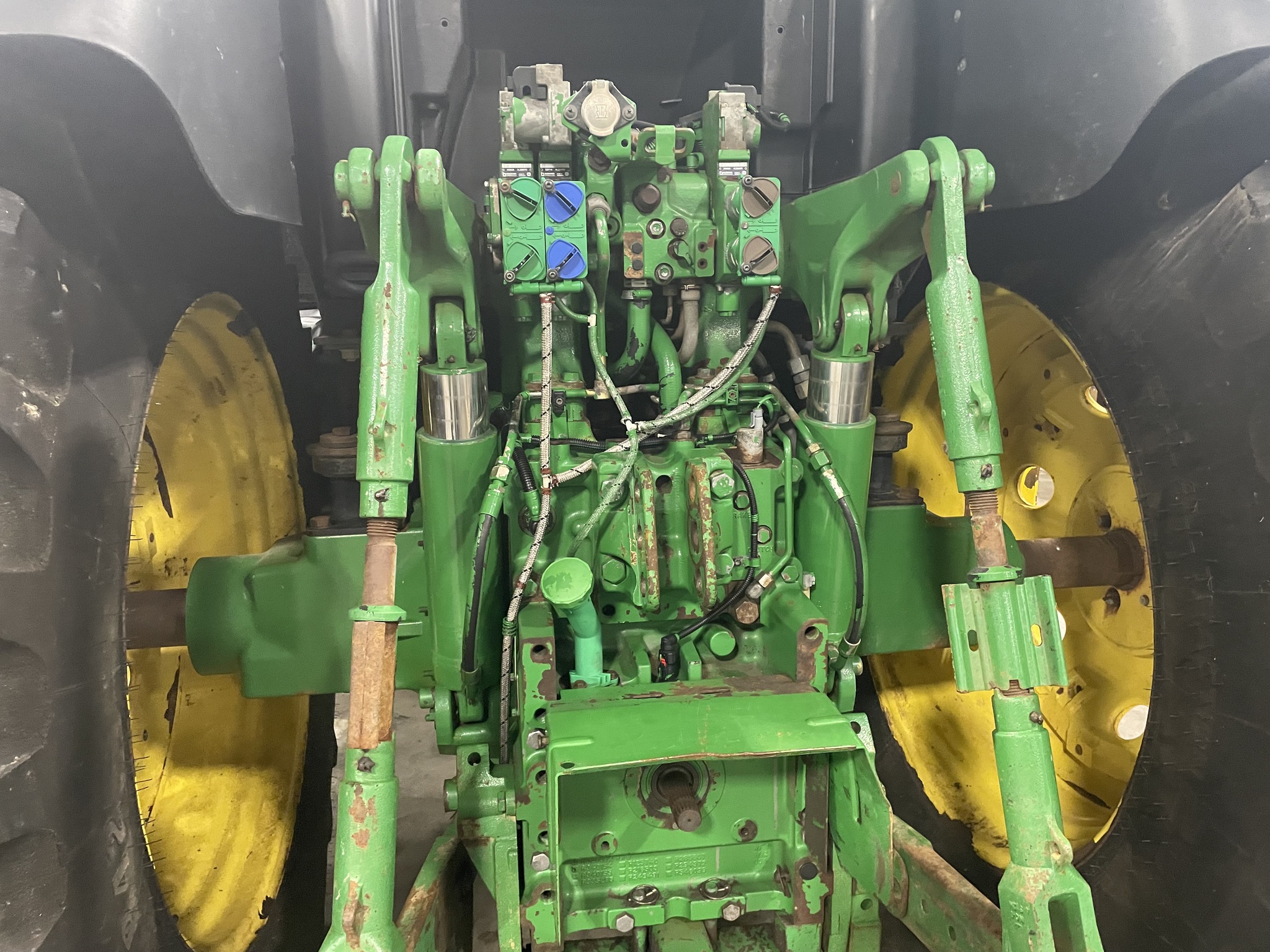 2014 John Deere 6210R Image 8