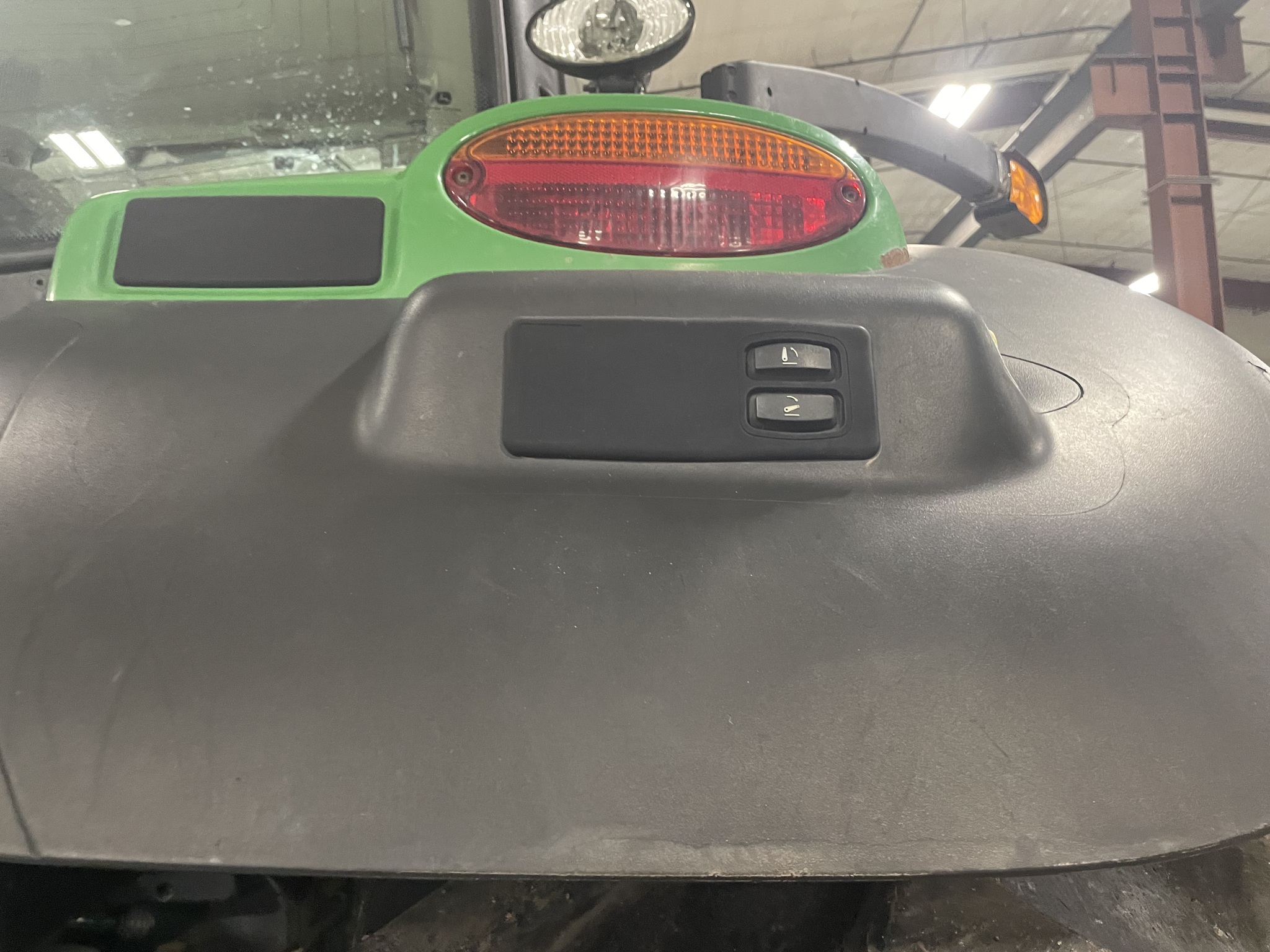 2014 John Deere 6210R Image 9