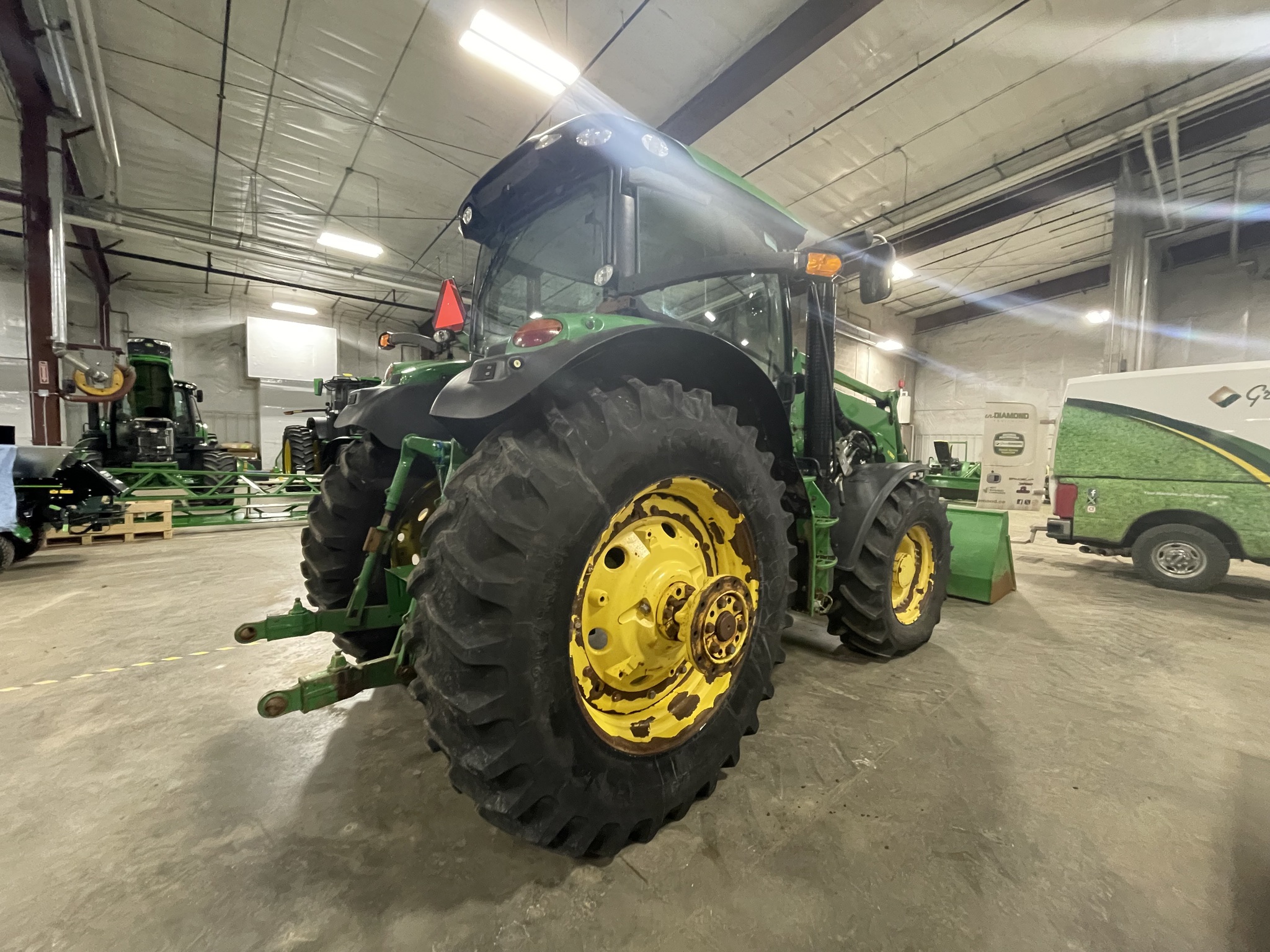 2014 John Deere 6210R Image 5