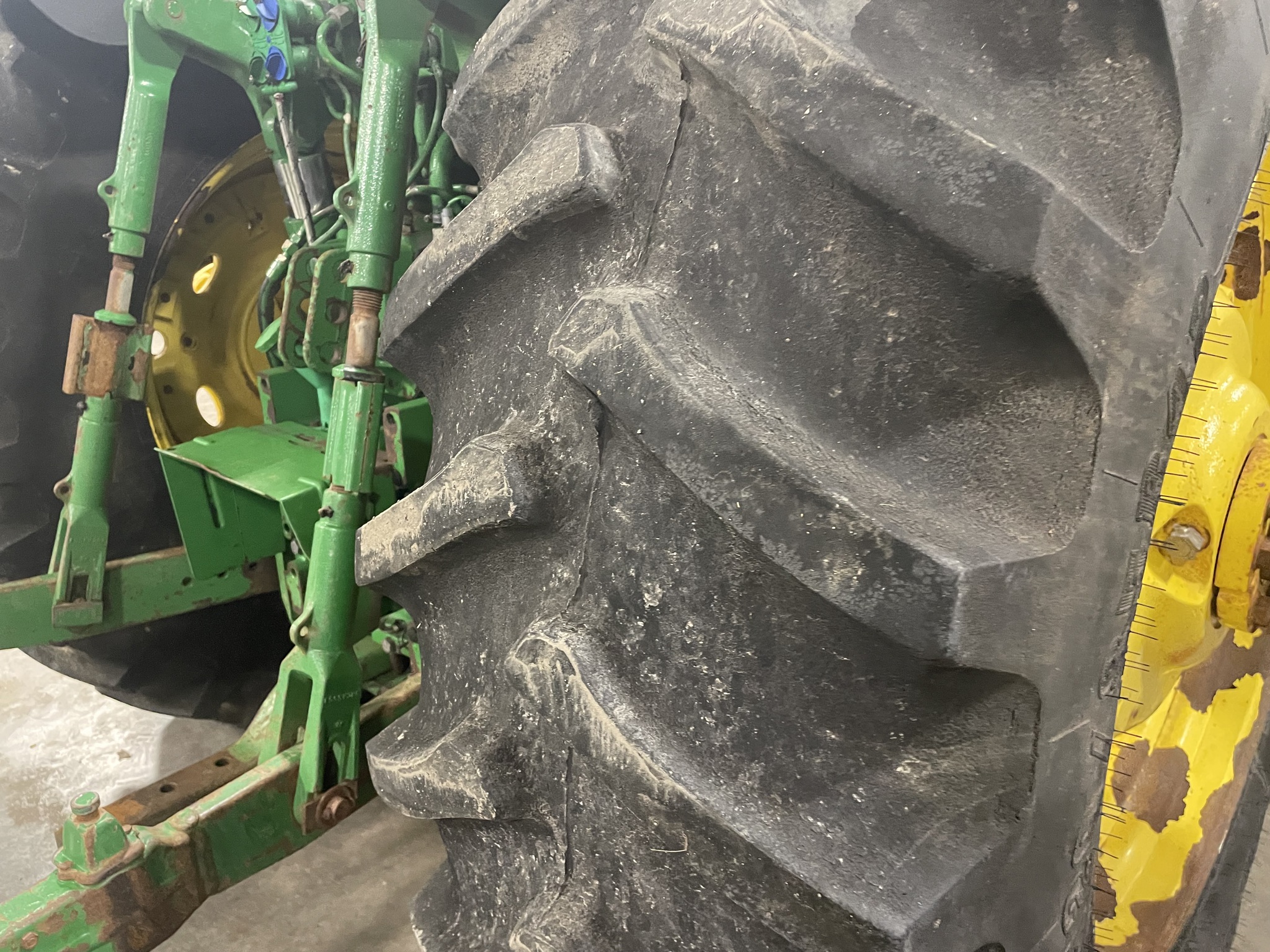 2014 John Deere 6210R Image 12