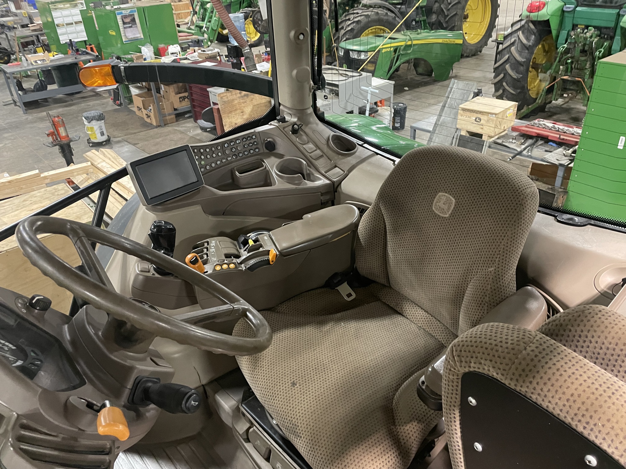 2014 John Deere 6210R Image 13