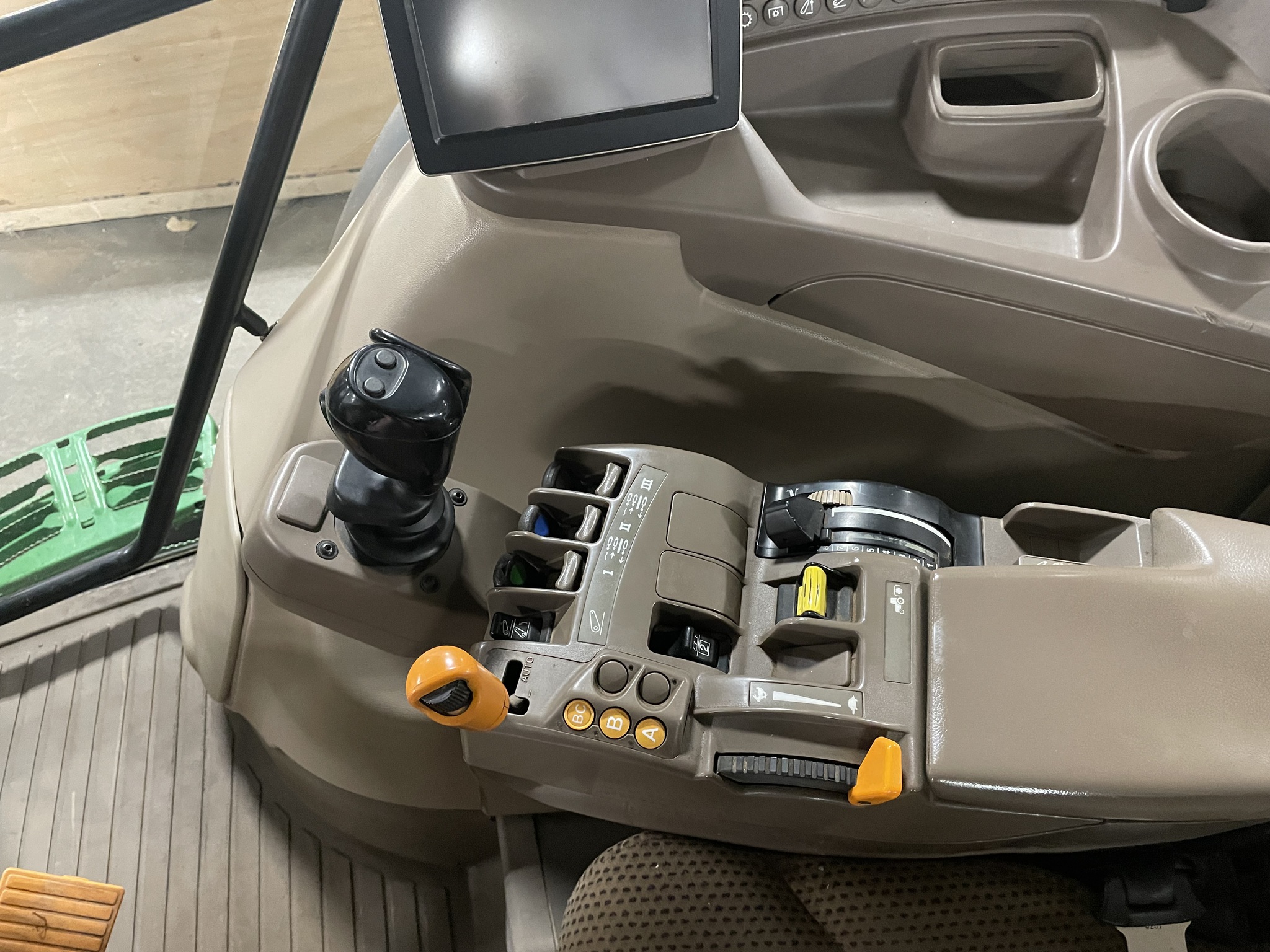 2014 John Deere 6210R Image 14