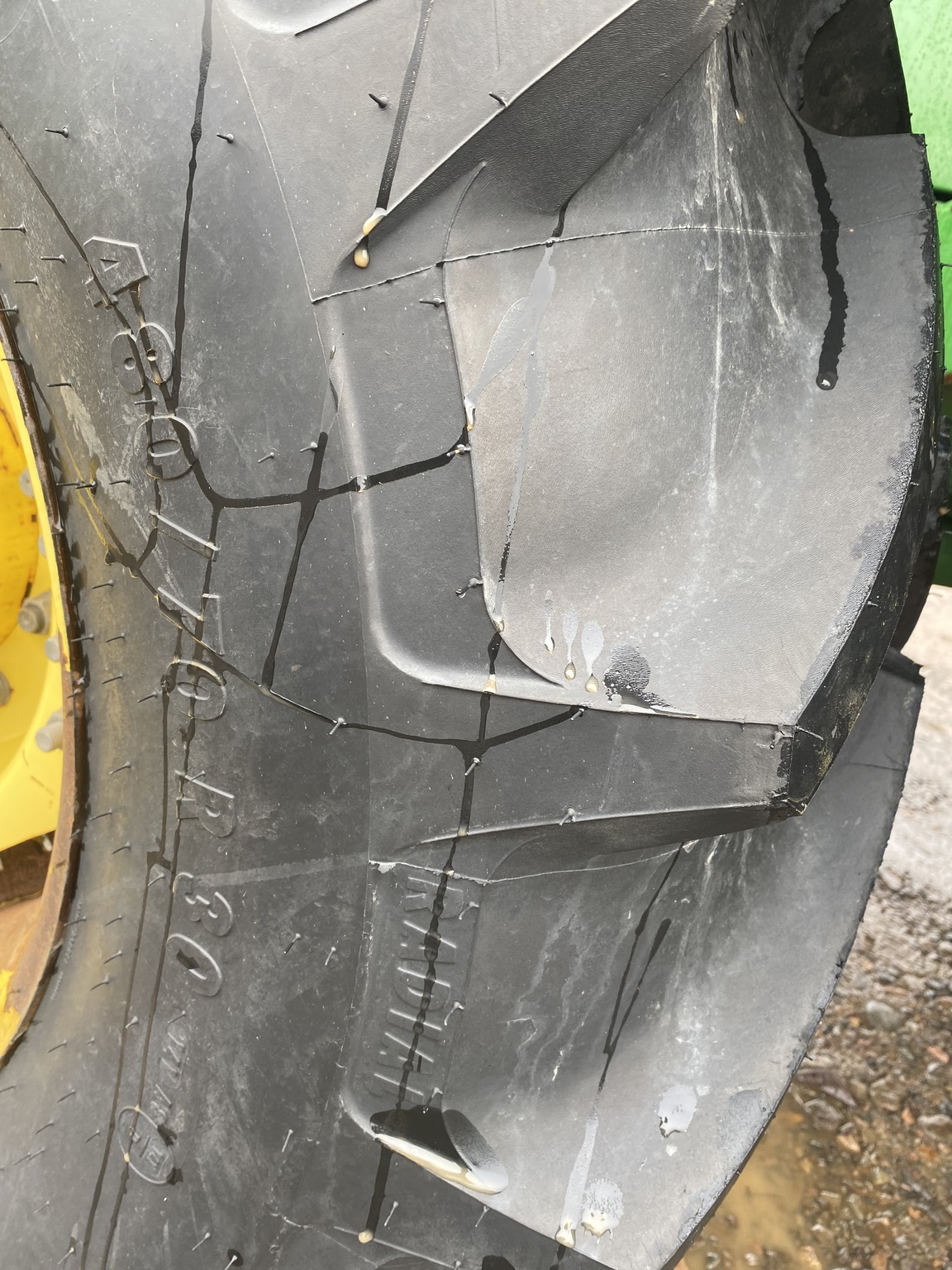 2014 John Deere 6210R Image 21