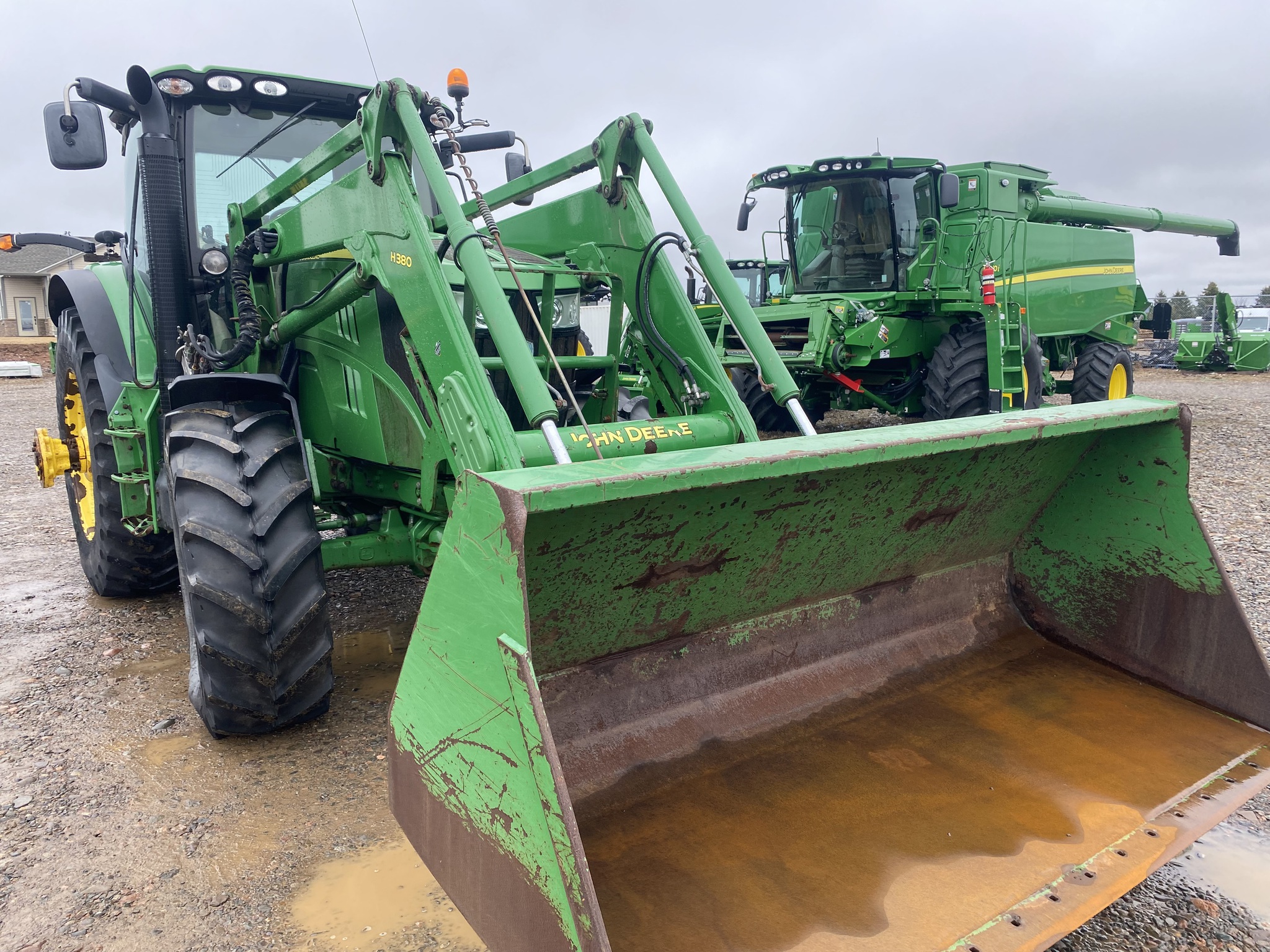2014 John Deere 6210R Image 12