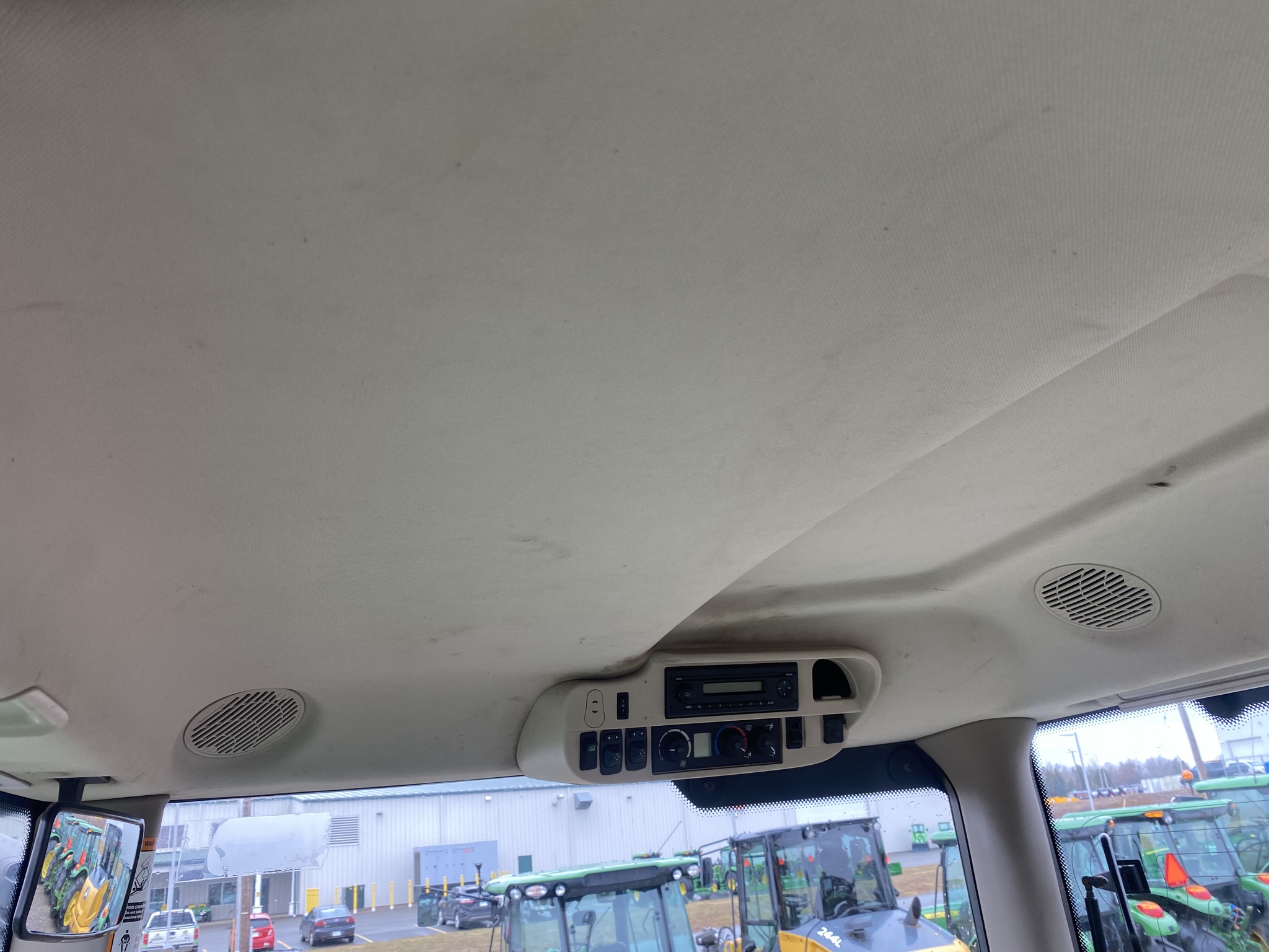 2014 John Deere 6210R Image 8