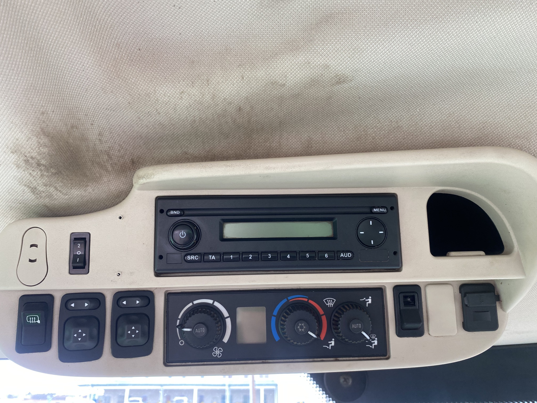 2014 John Deere 6210R Image 5