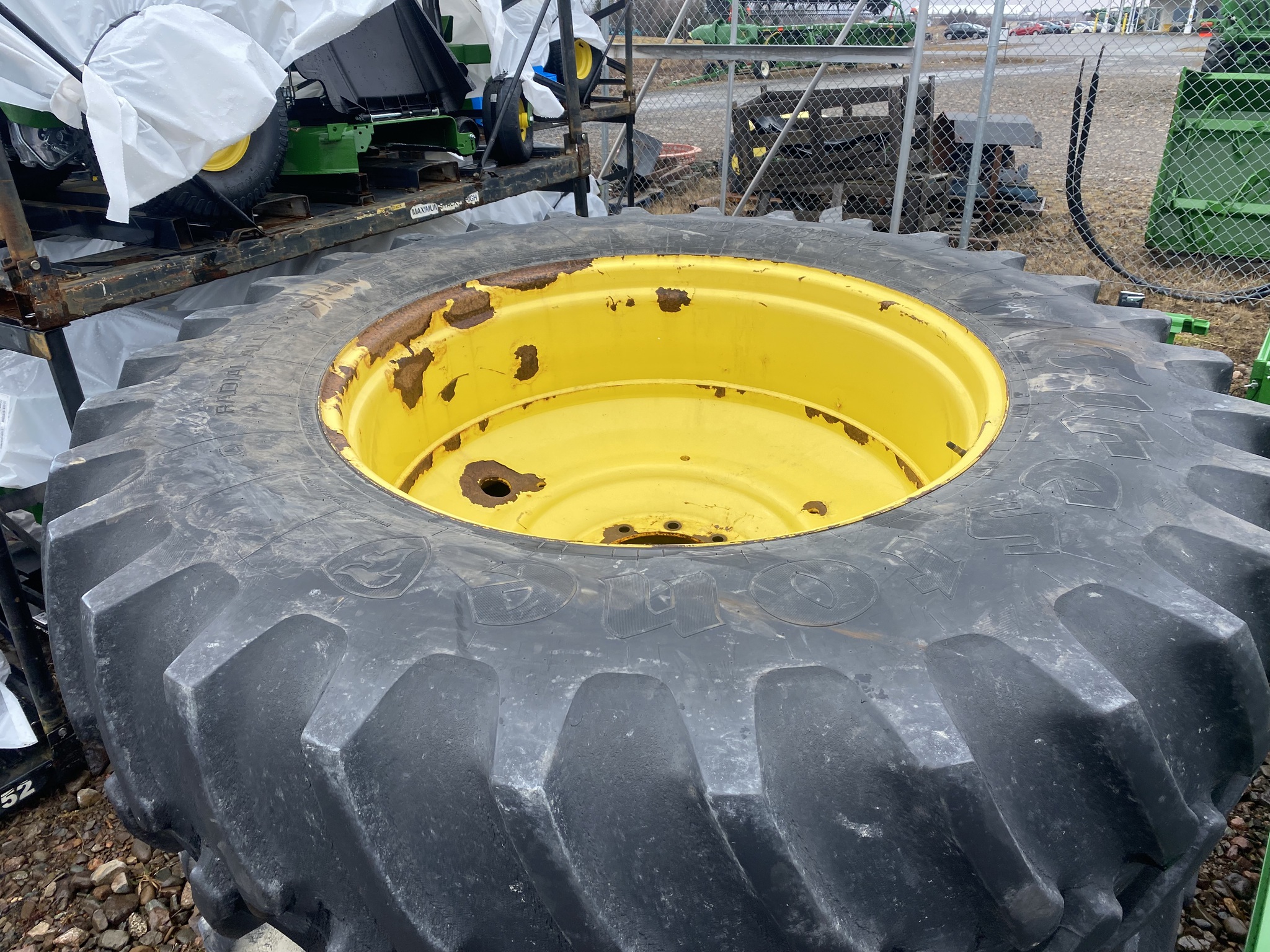 2014 John Deere 6210R Image 25