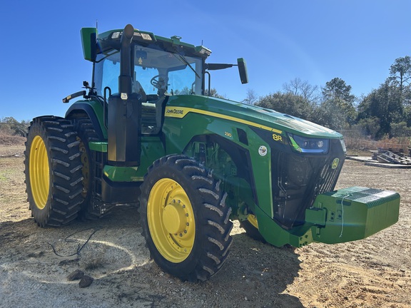 2023 John Deere 8R 230 Photo 2