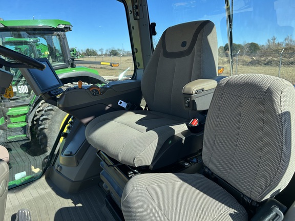 2023 John Deere 8R 230 Photo 6