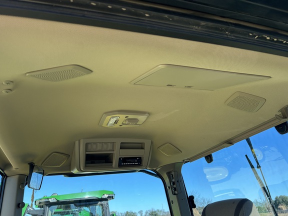 2023 John Deere 8R 230 Photo 7