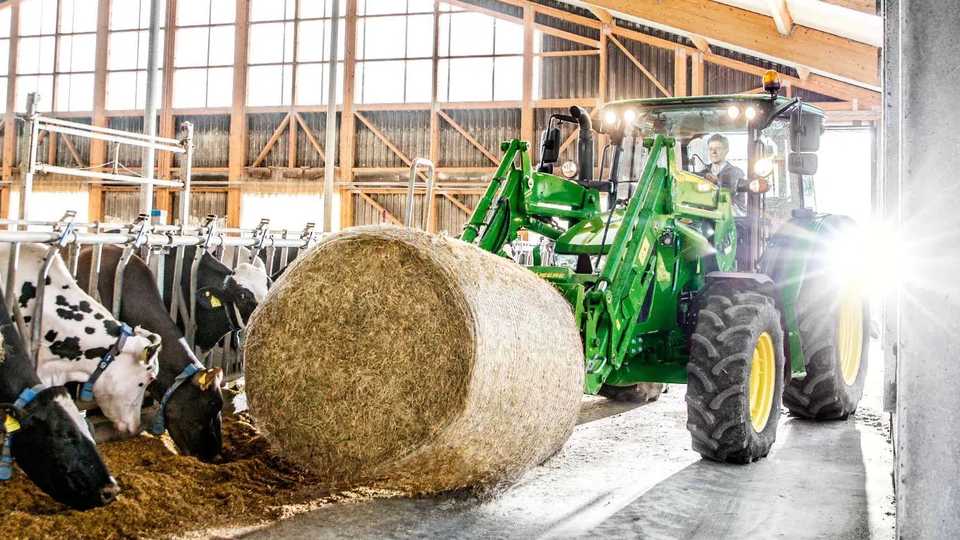 2025 John Deere 5125M Image 3