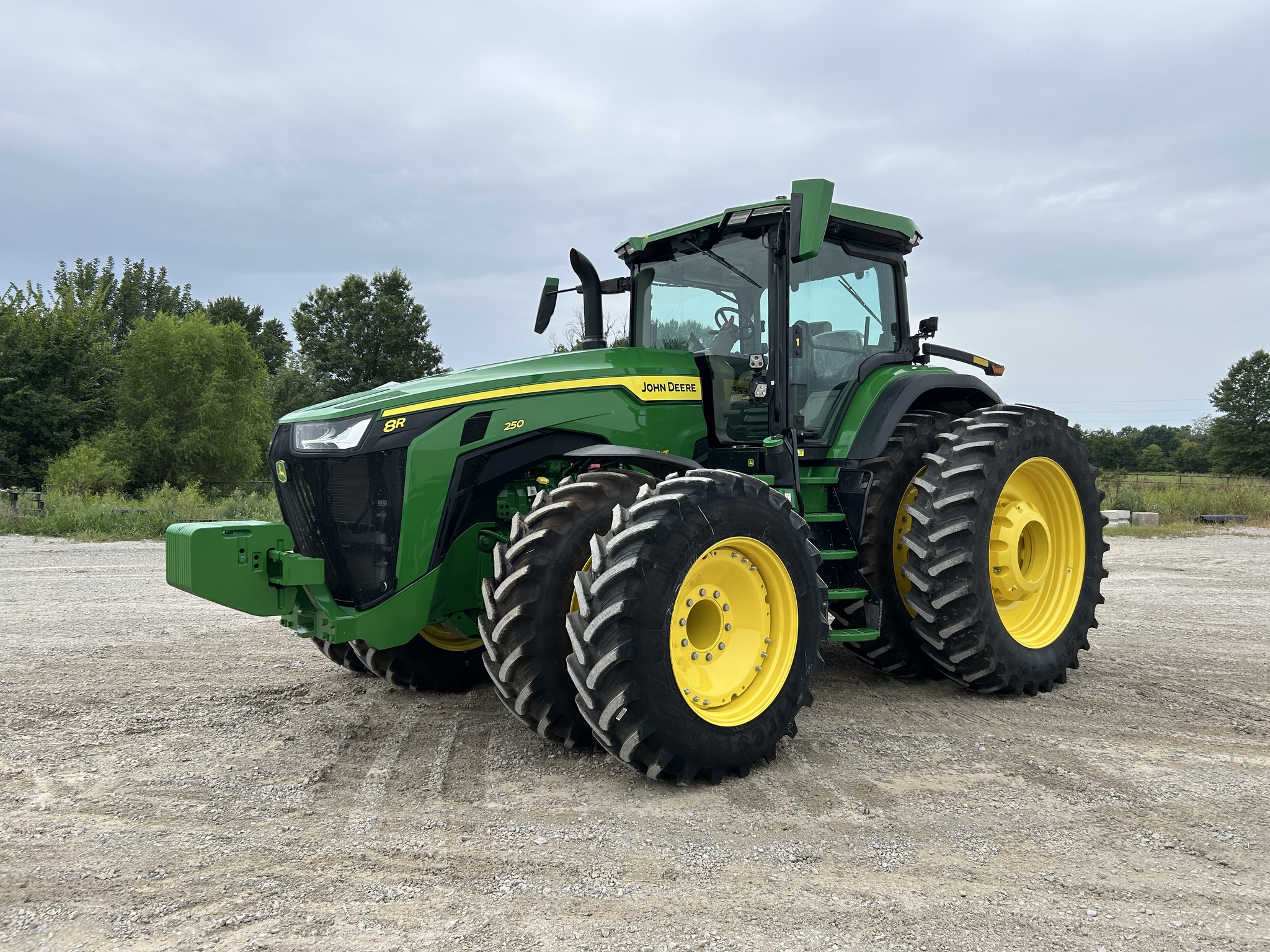  2024 John Deere 8R 250 at Heritage Tractor in Pittsburg, KS