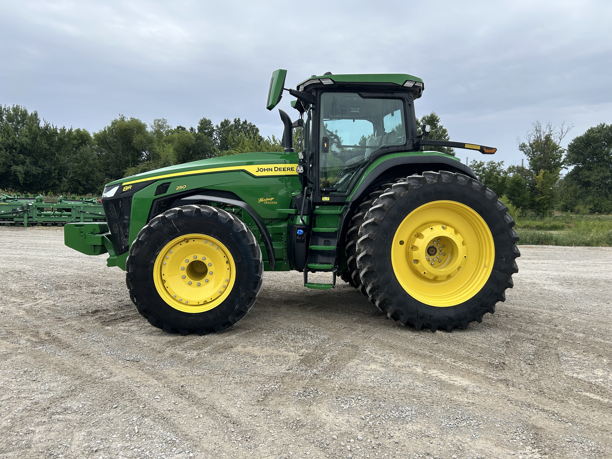  2024 John Deere 8R 250 at Heritage Tractor in Pittsburg, KS