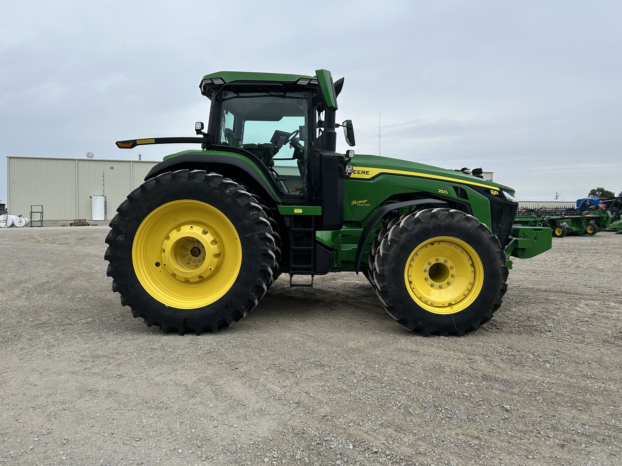  2024 John Deere 8R 250 at Heritage Tractor in Pittsburg, KS