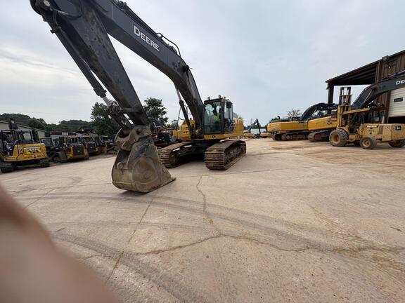 Photo of a 2023 John Deere 350 P