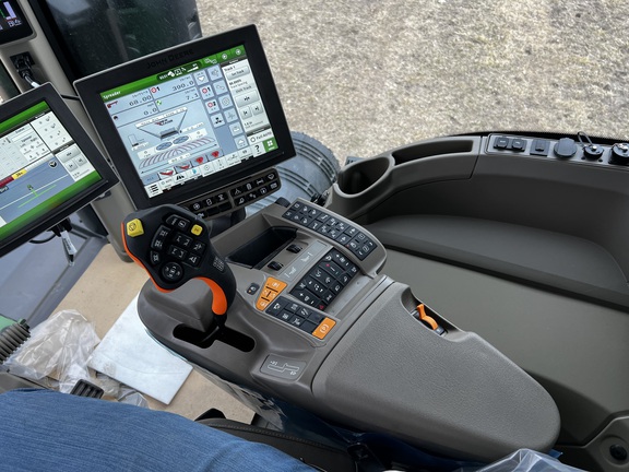 2024 John Deere 800R - Photo40