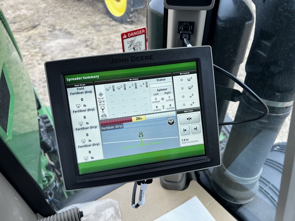 2024 John Deere 800R - Photo42