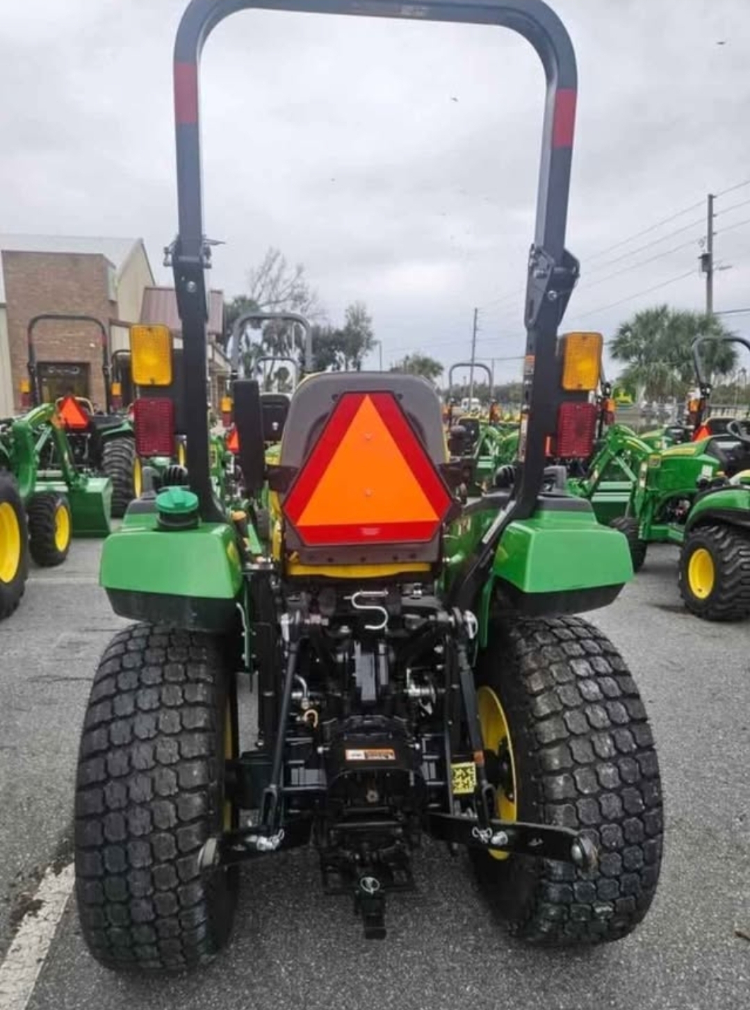 2023 John Deere 2038R Image 3
