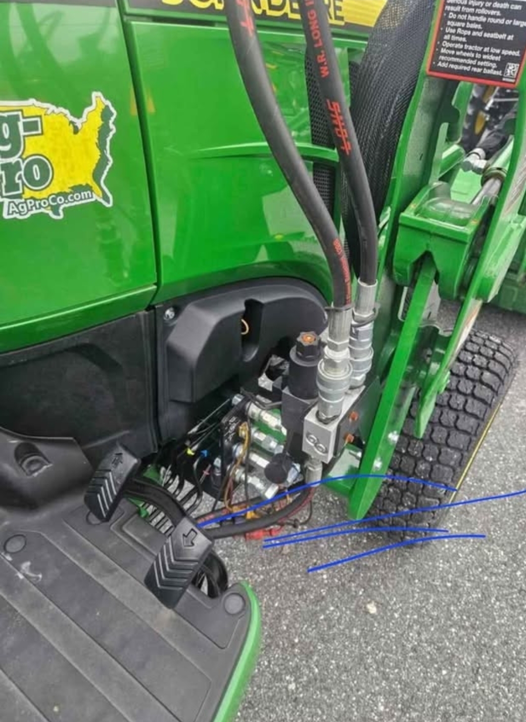 2023 John Deere 2038R Image 5