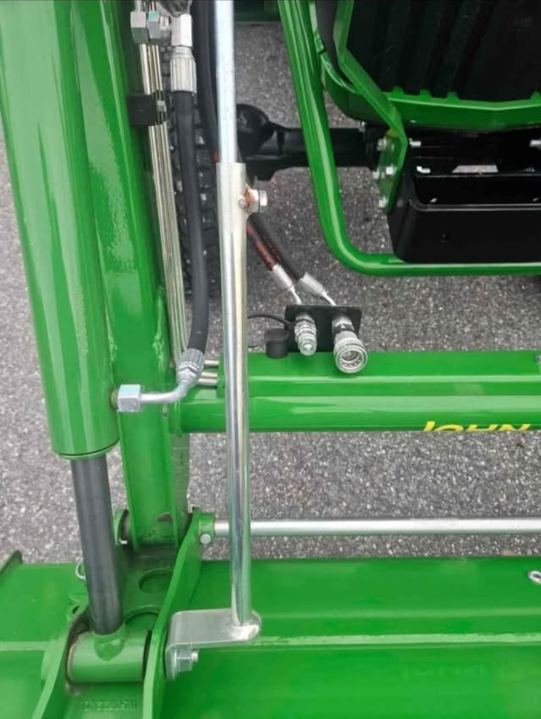2023 John Deere 2038R Image 6