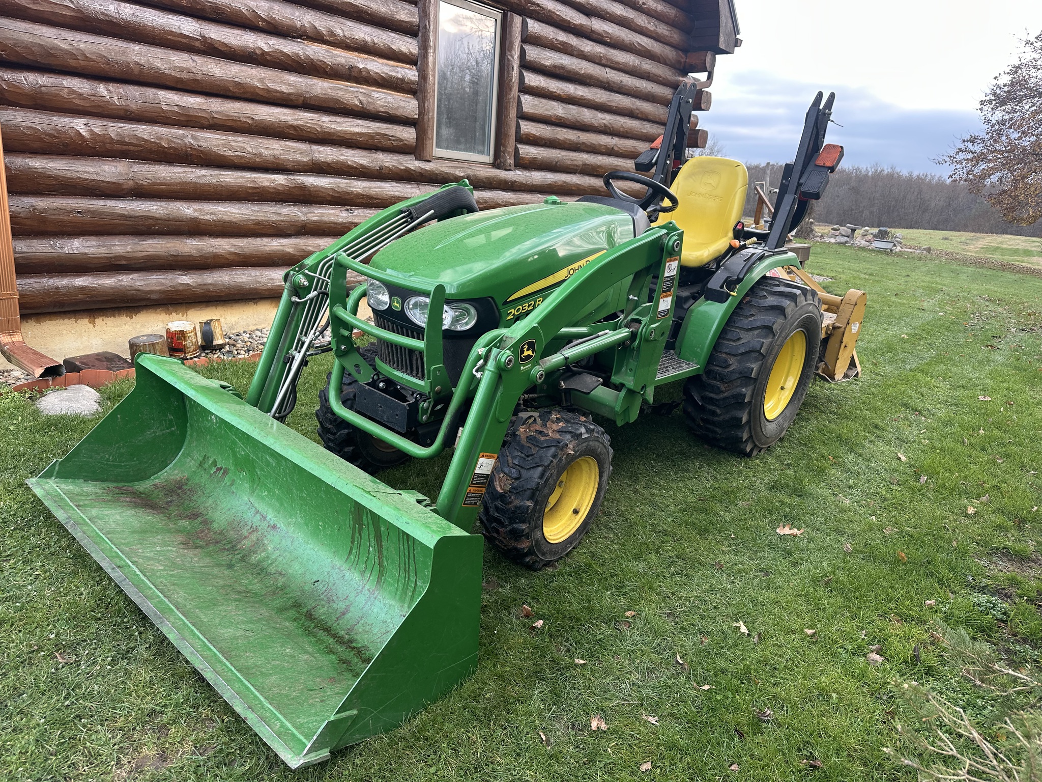 2014 John Deere 2032R Image 3
