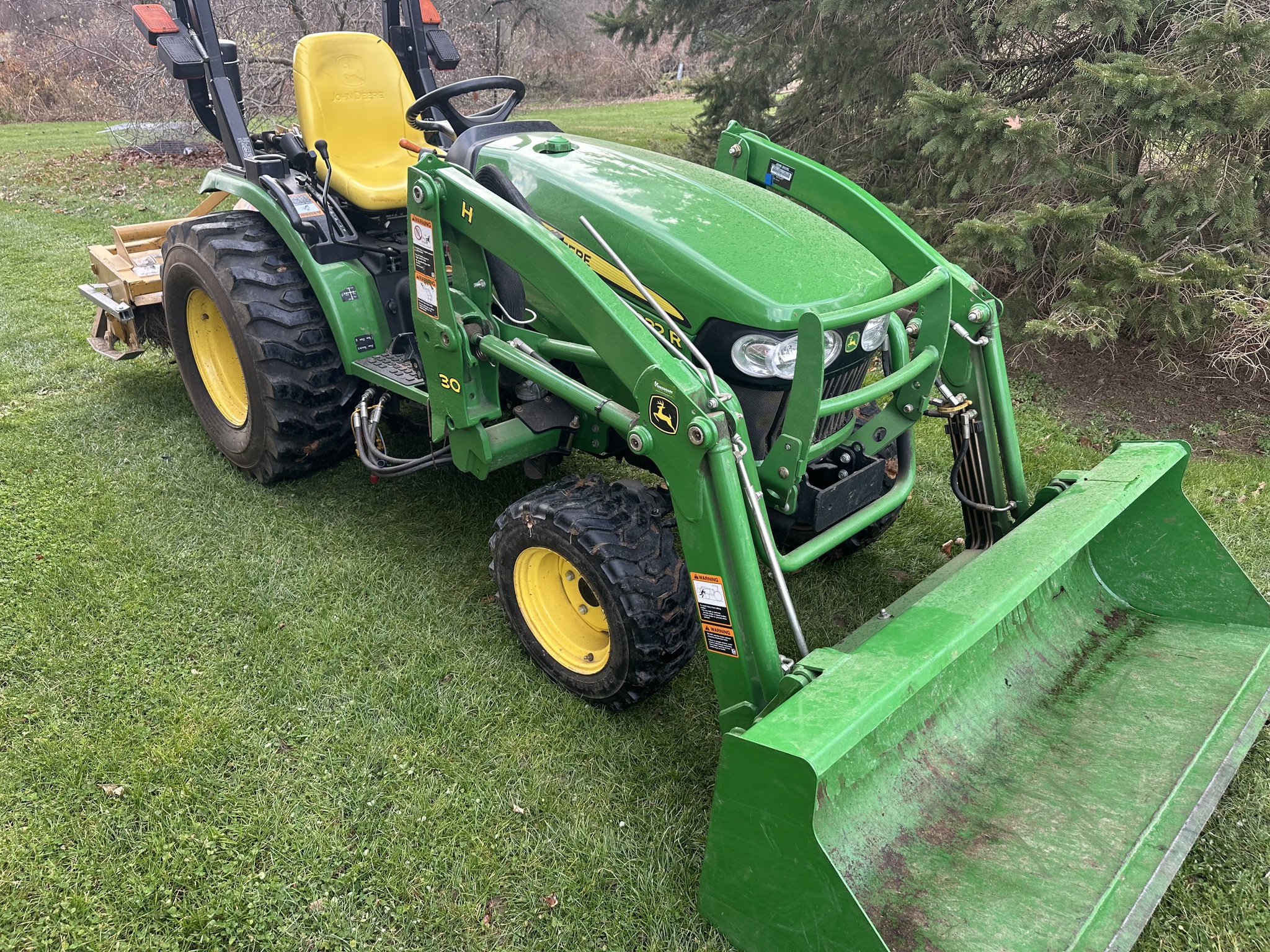 2014 John Deere 2032R Image 1