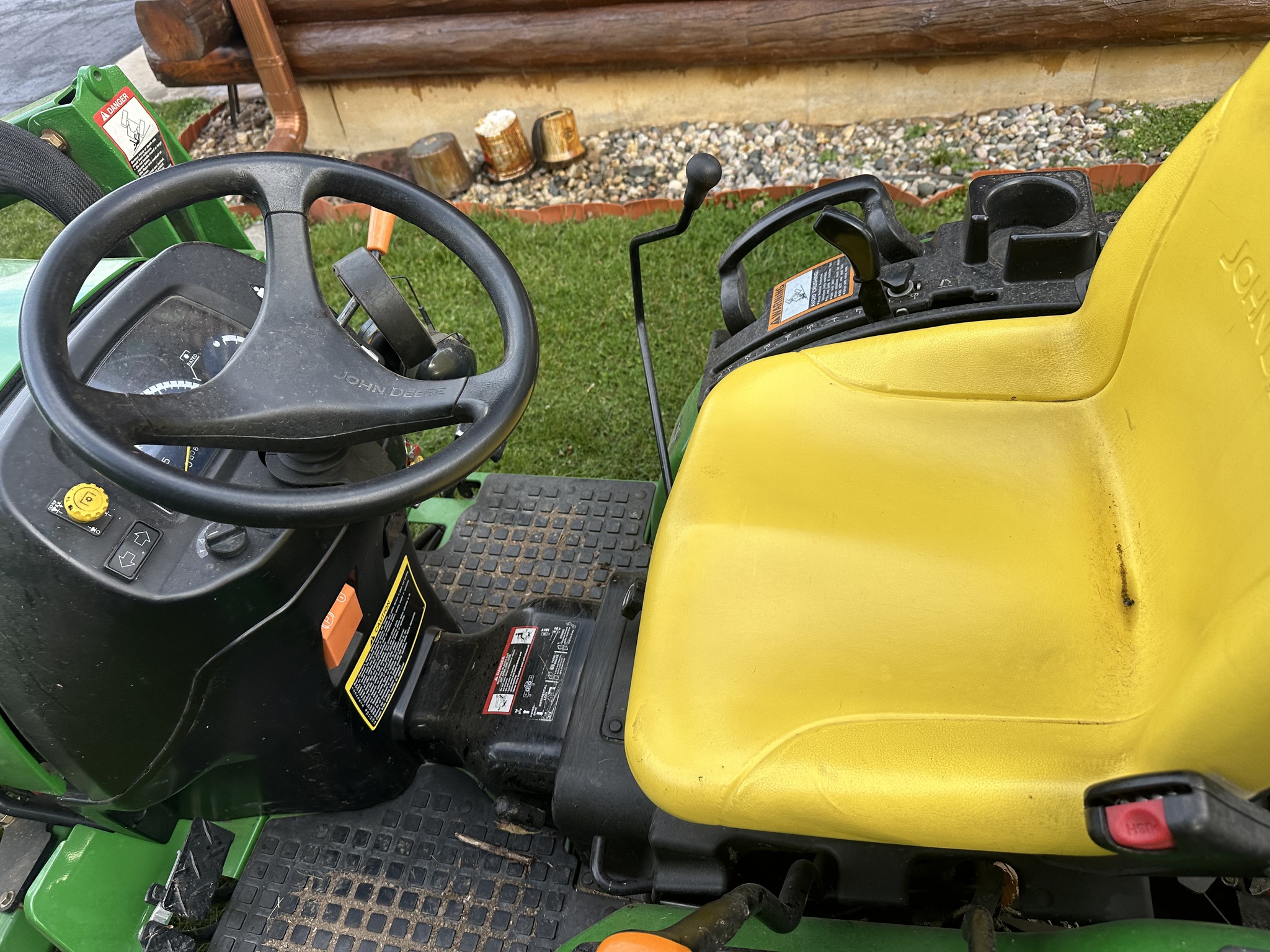 2014 John Deere 2032R Image 8