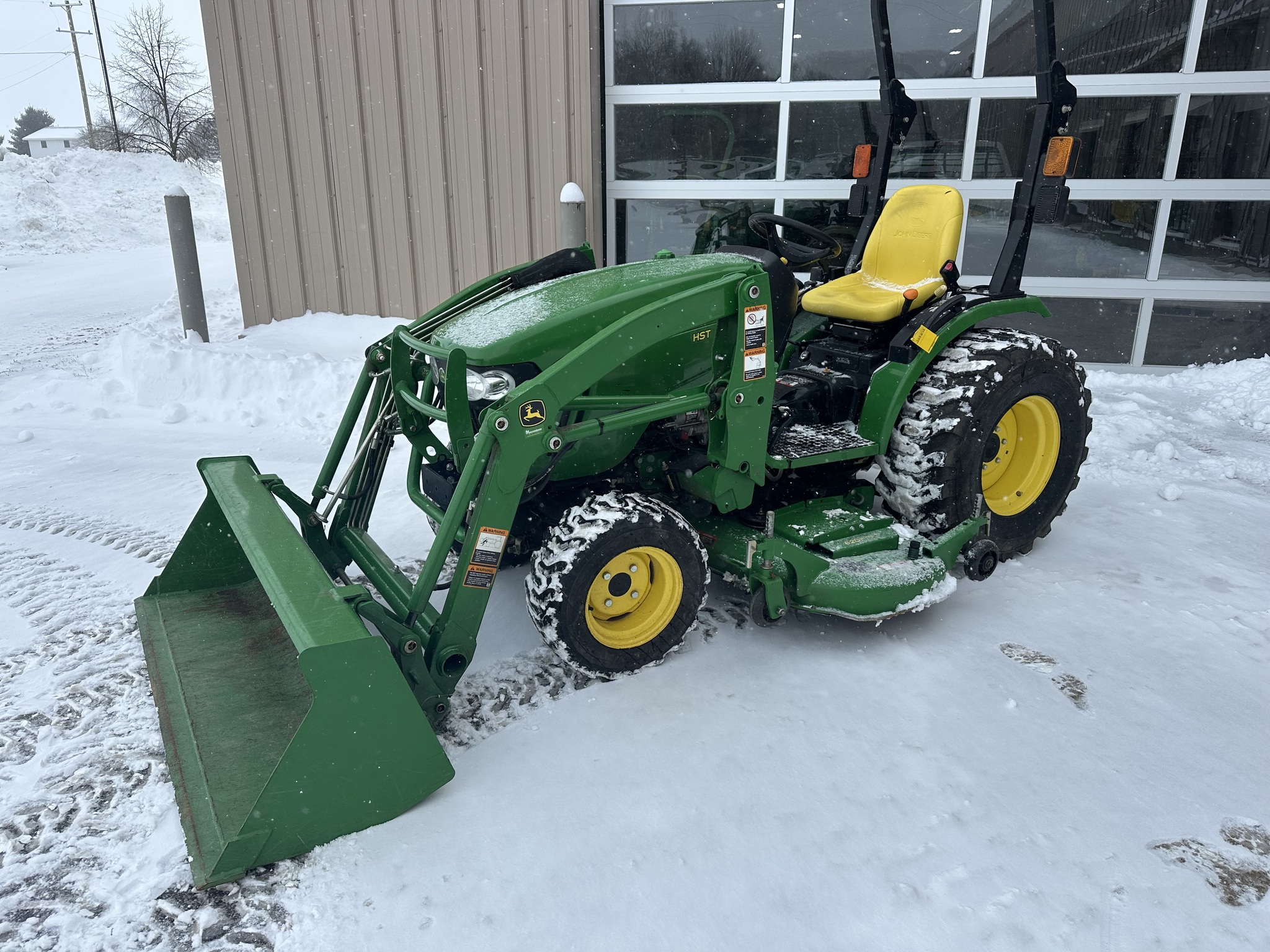 2014 John Deere 2032R Image 4