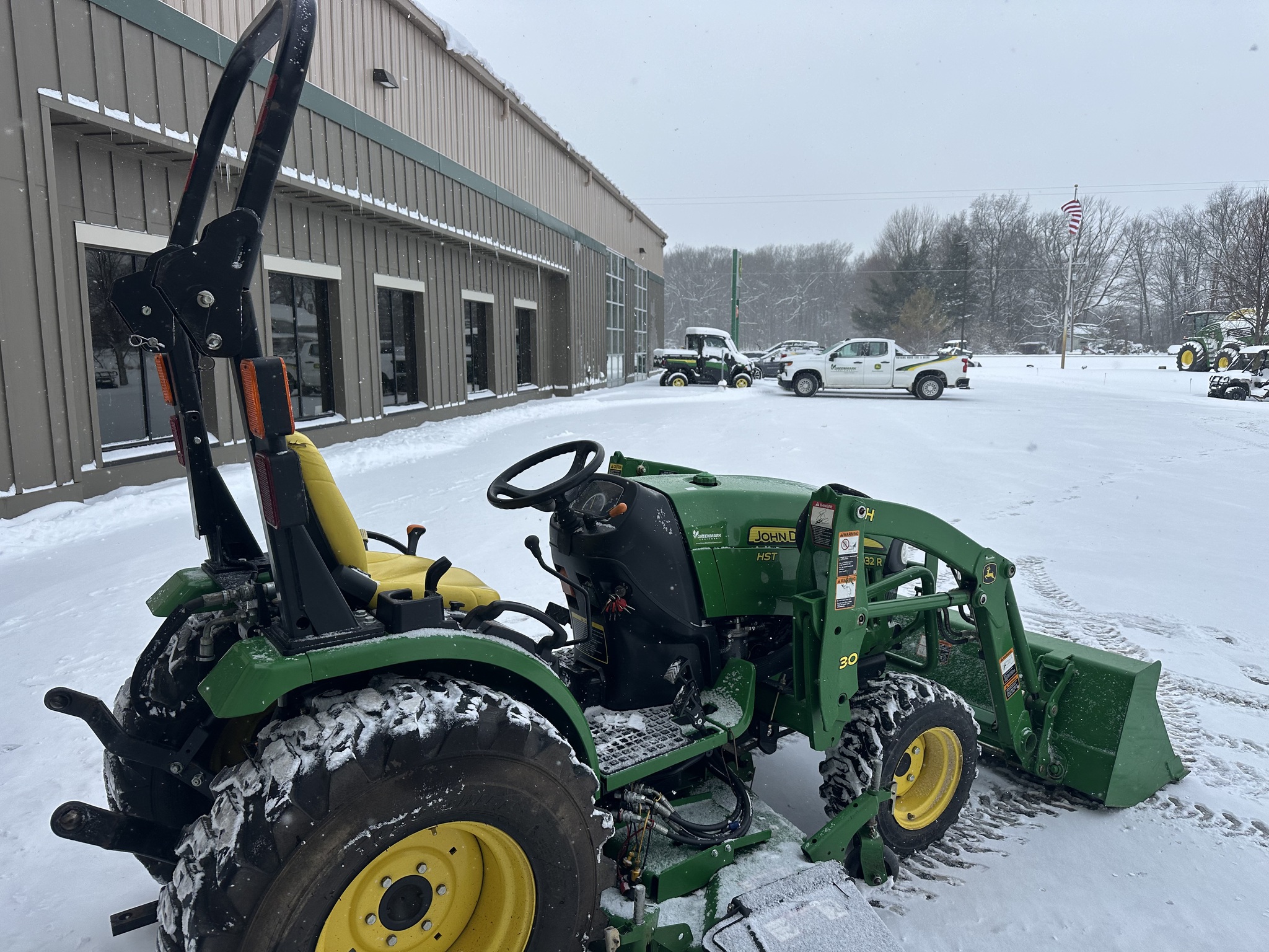 2014 John Deere 2032R Image 8