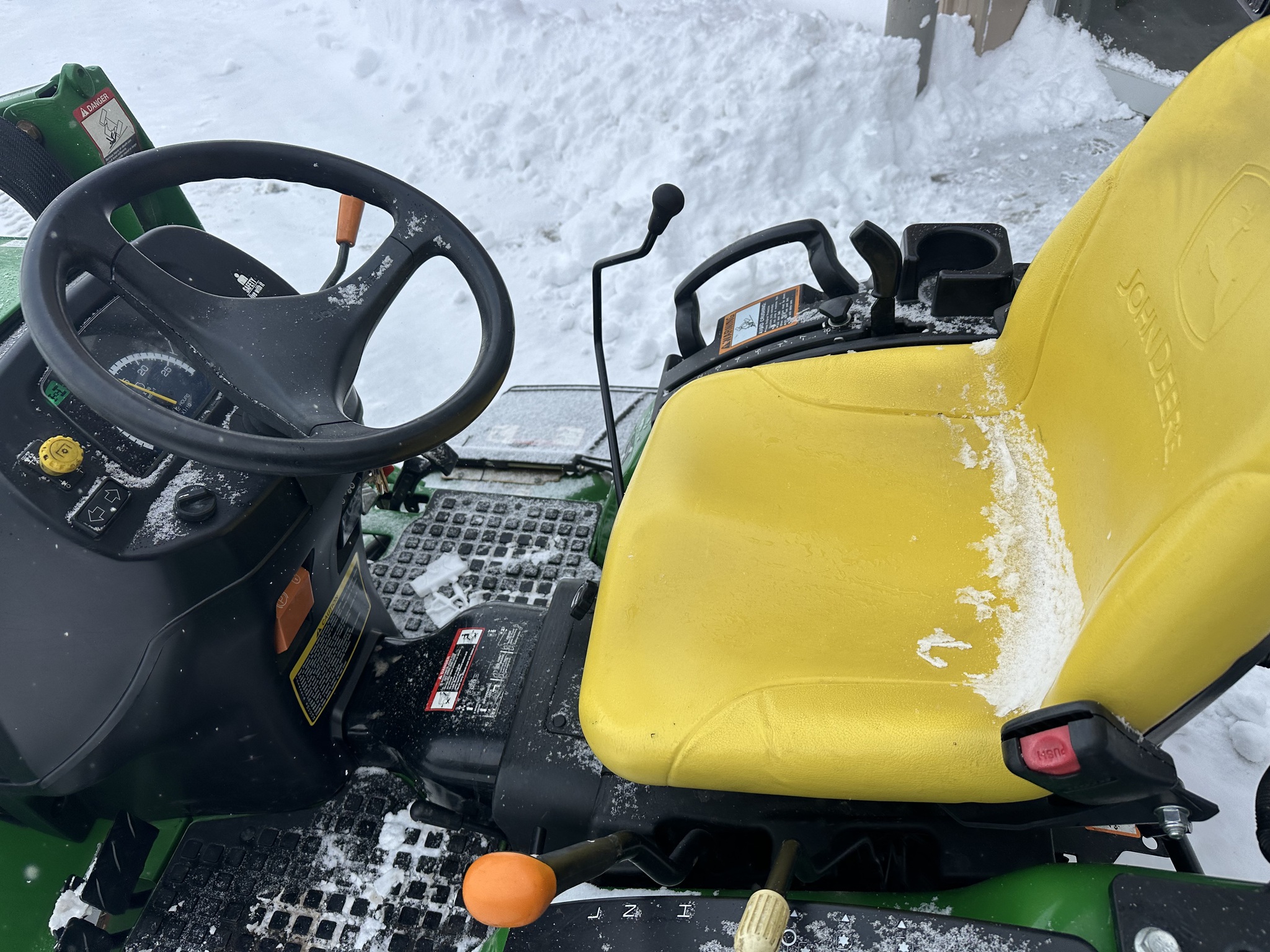 2014 John Deere 2032R Image 5