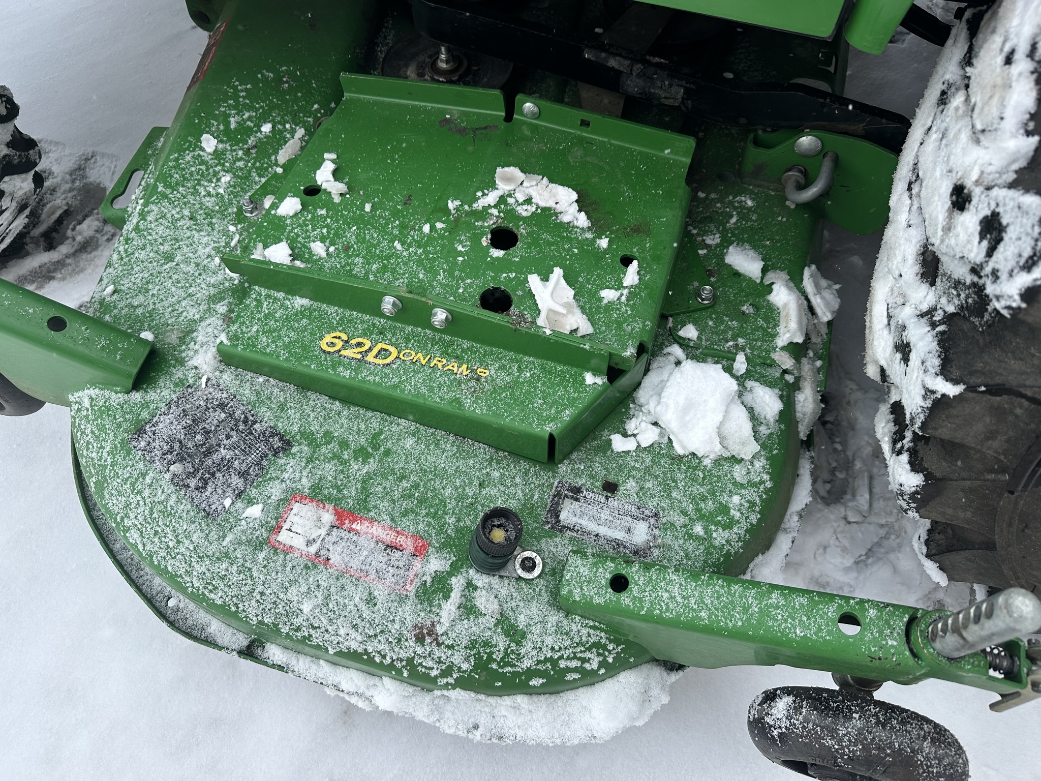 2014 John Deere 2032R Image 3