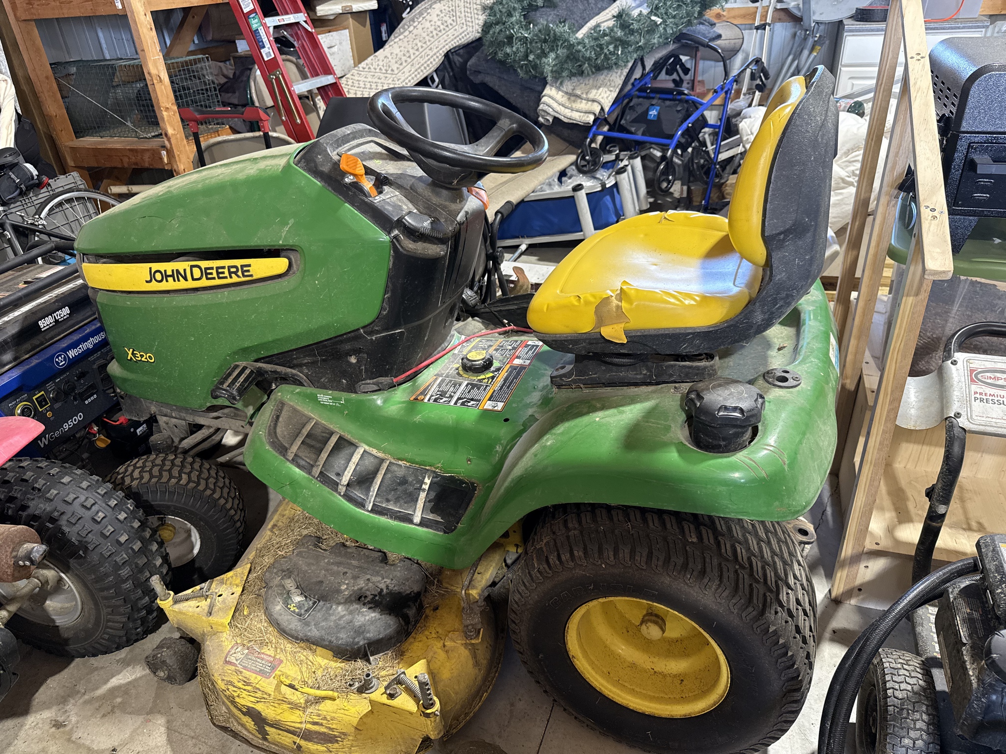 2011 John Deere X320 Image 2