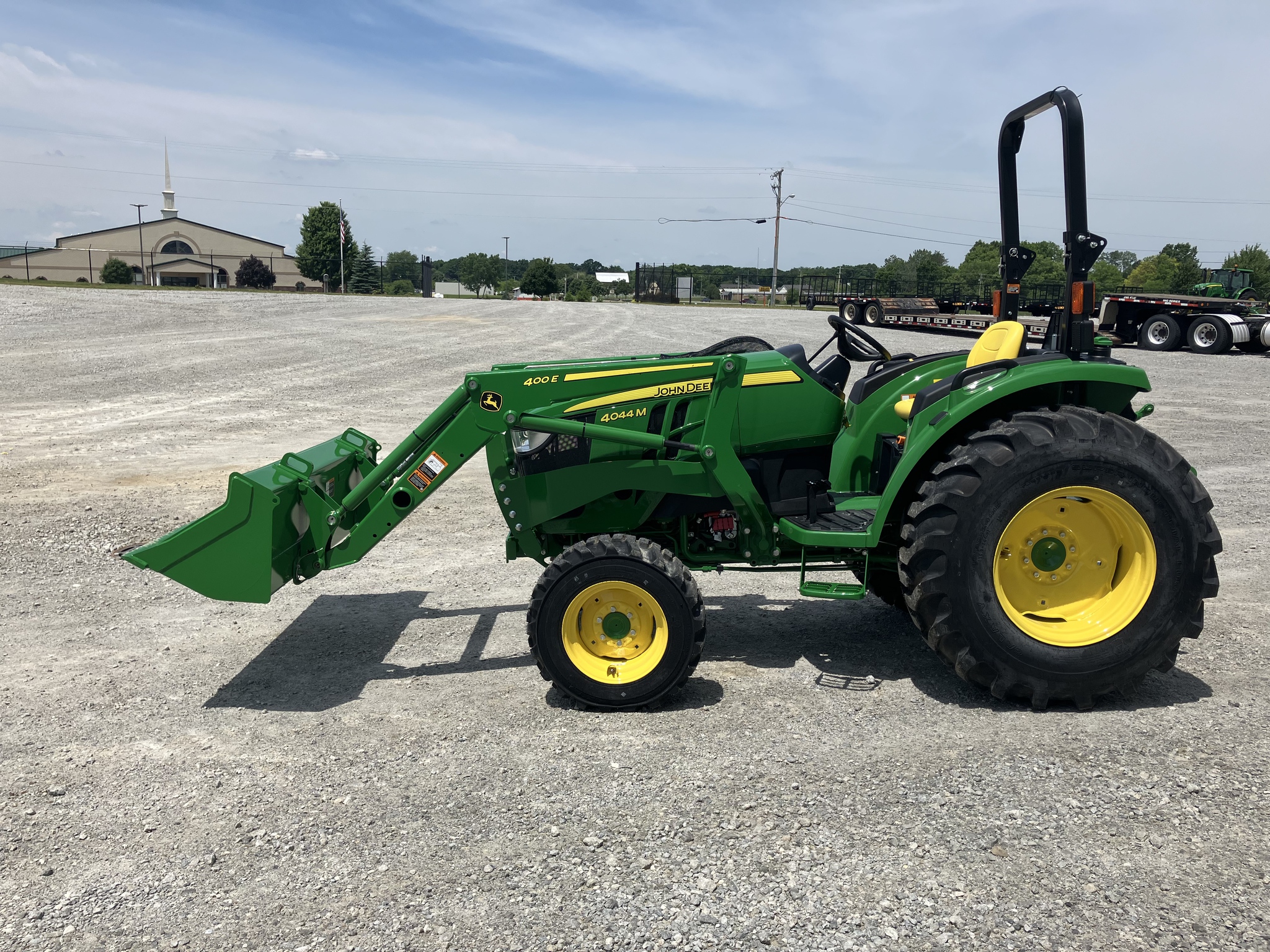 2025 John Deere 4044M Image 4
