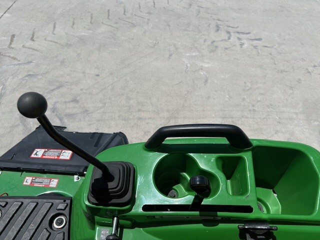 2021 John Deere 1023E Image 32