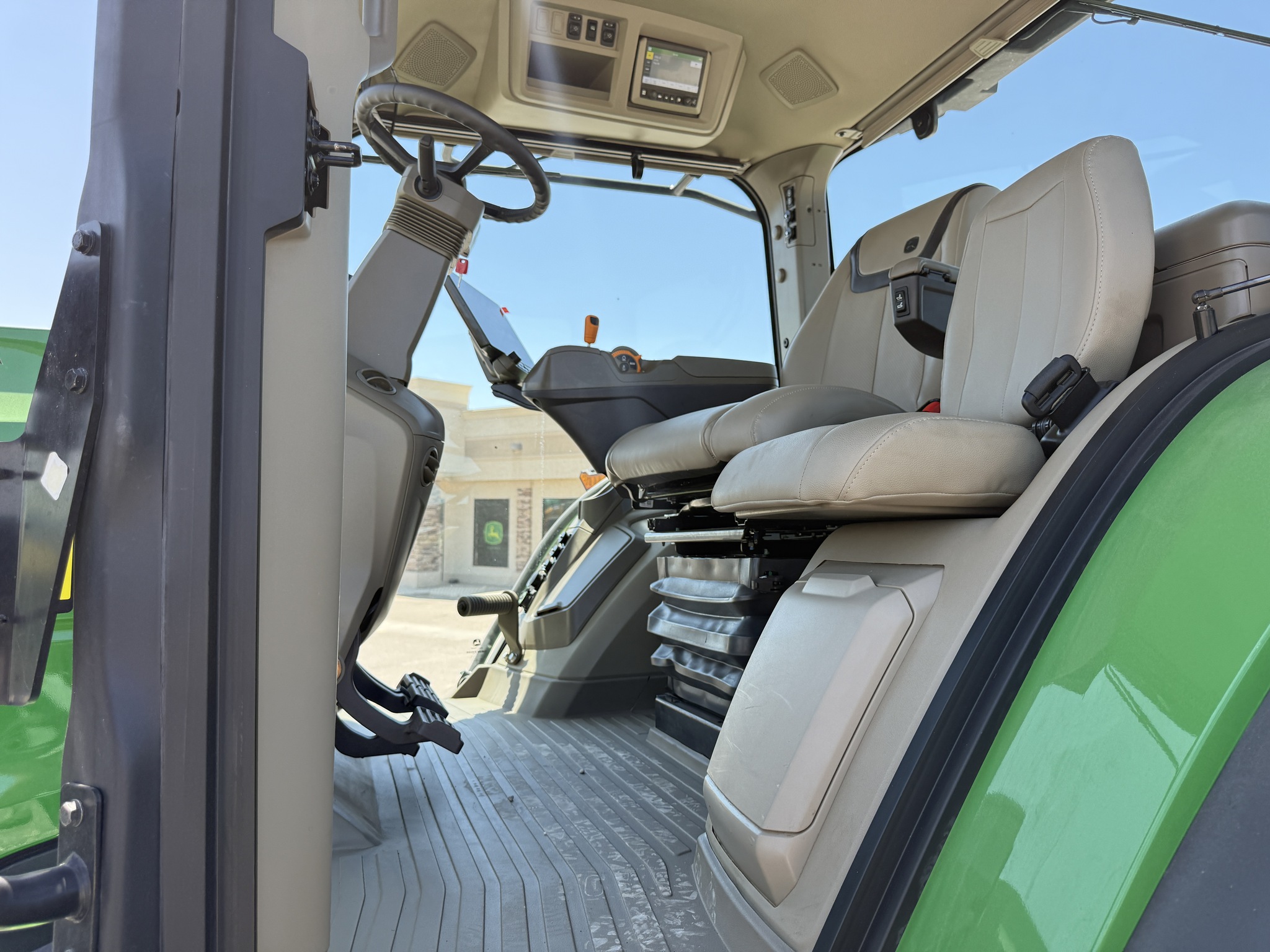 2024 John Deere 8R 310 Image 9