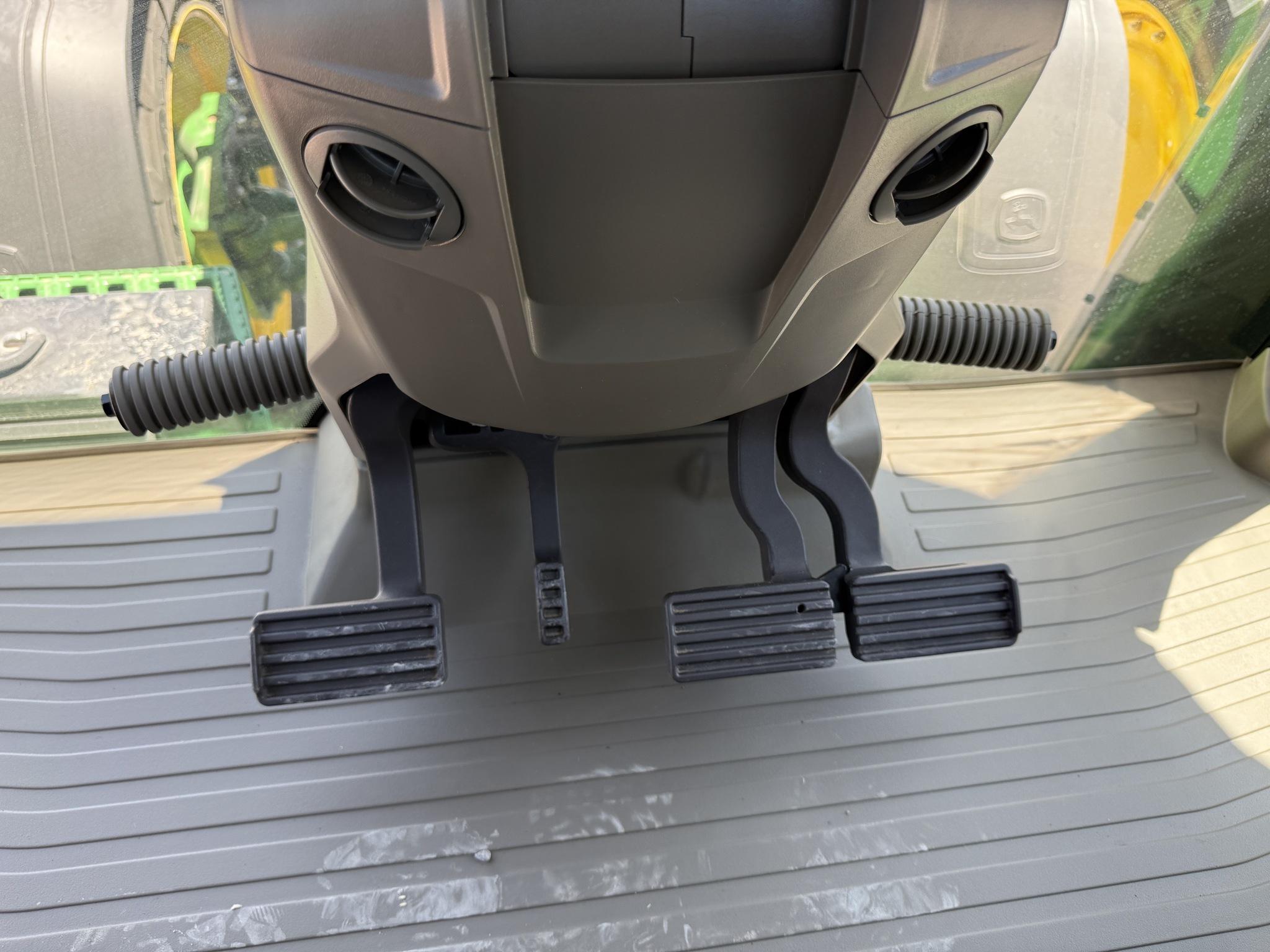 2024 John Deere 8R 310 Image 12