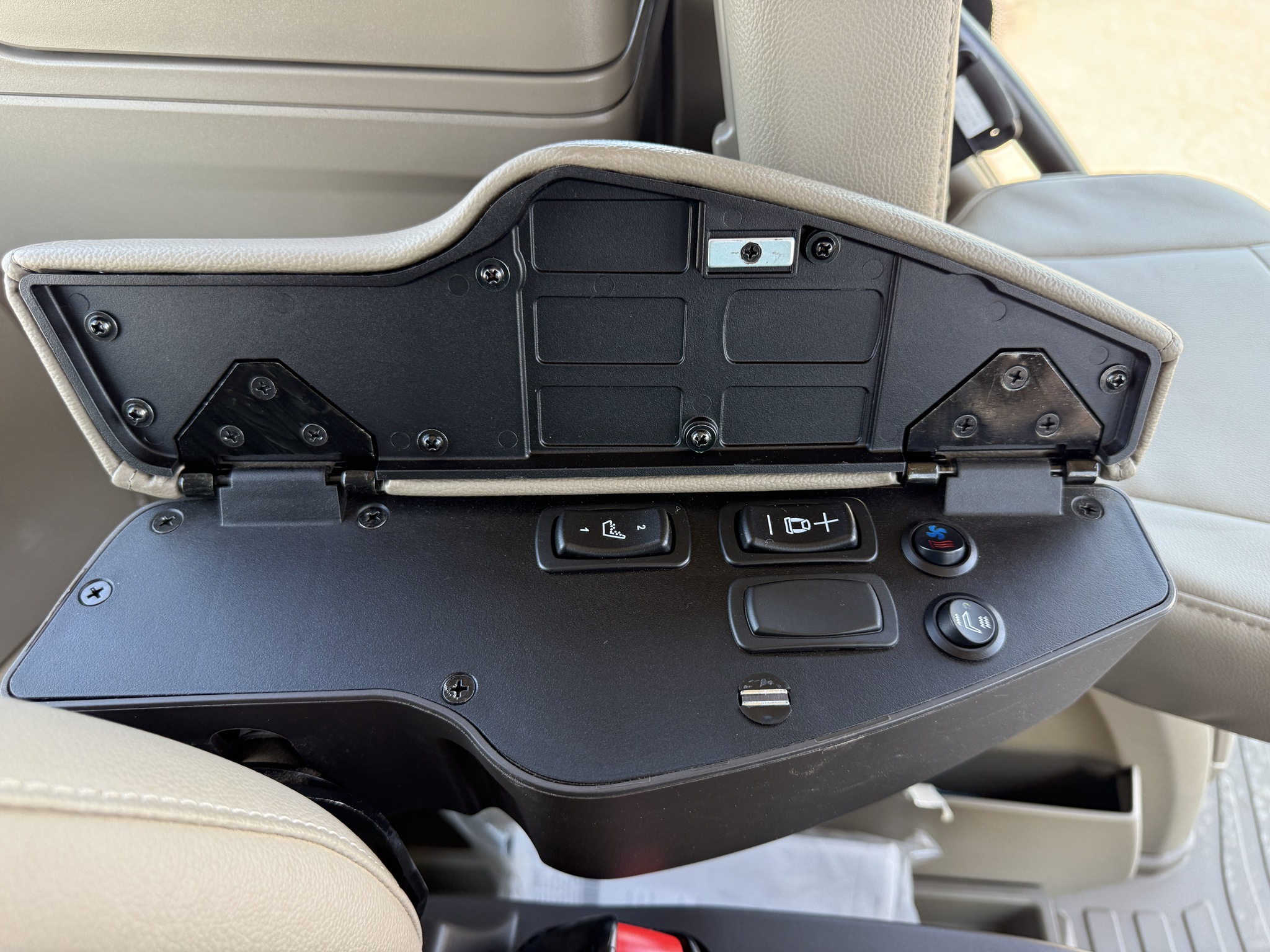 2024 John Deere 8R 310 Image 15