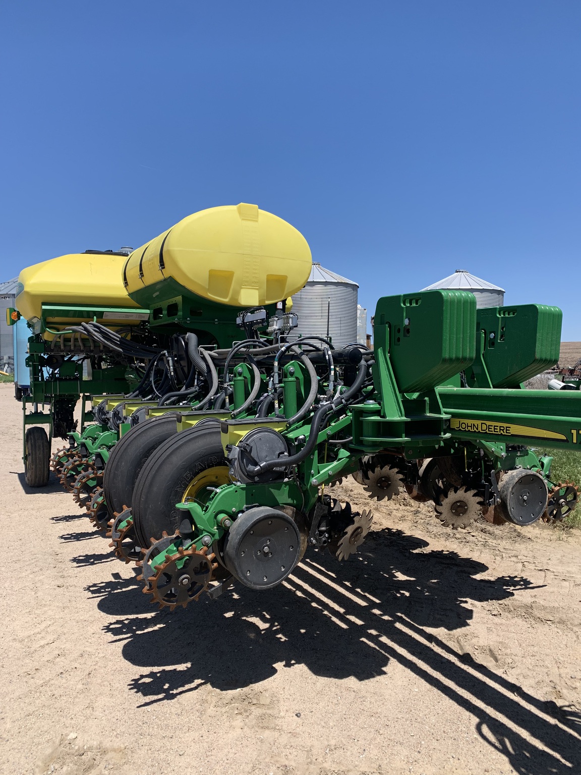 2017 John Deere 1775NT Image 1