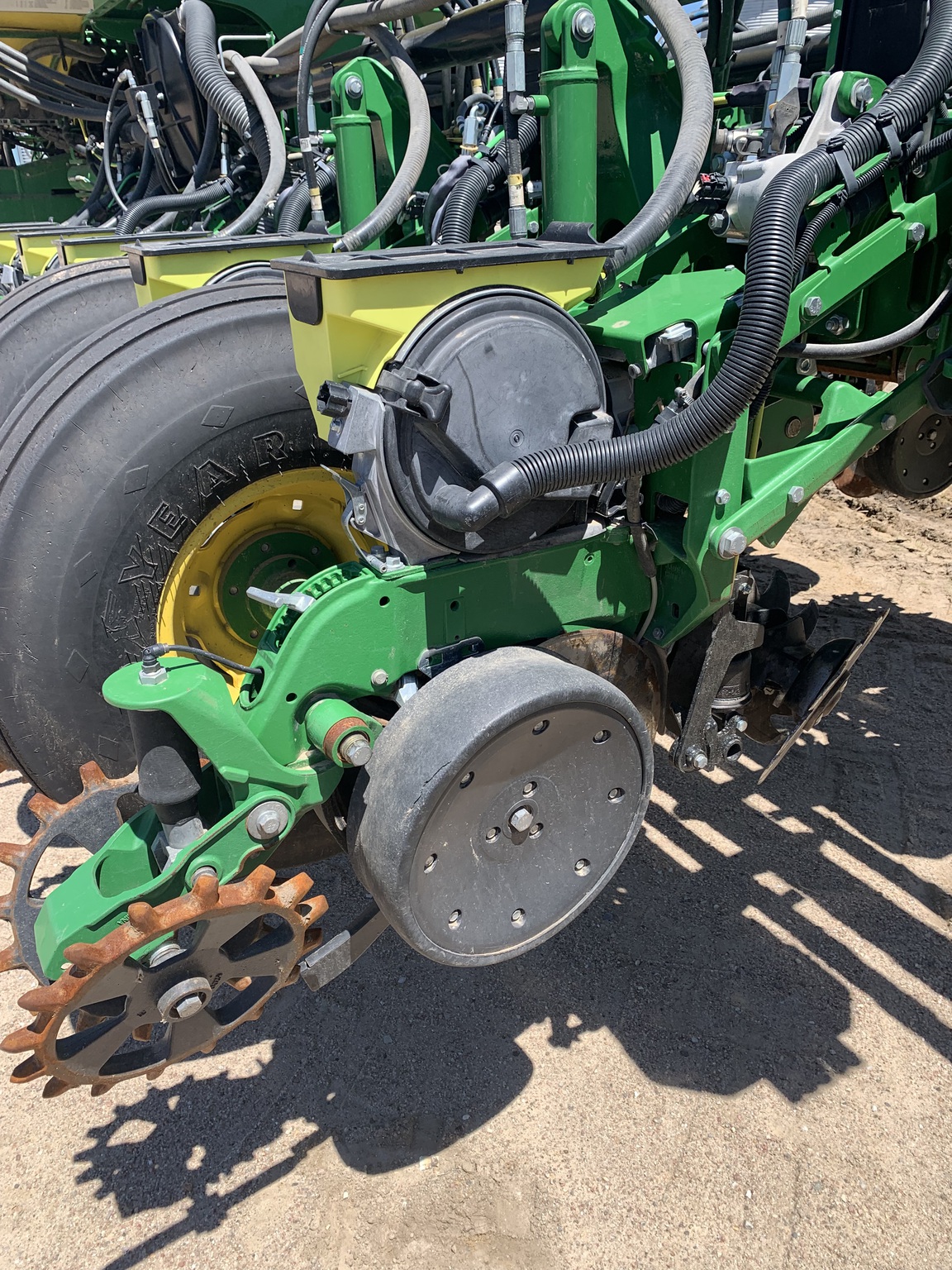 2017 John Deere 1775NT Image 4