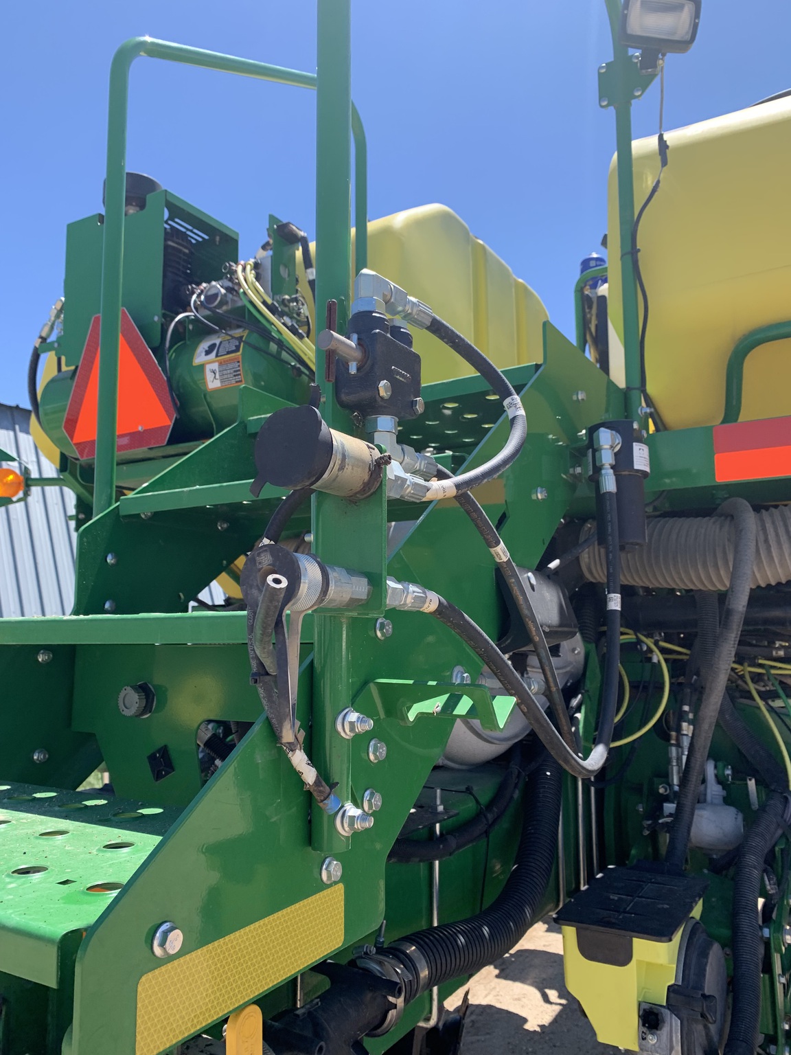 2017 John Deere 1775NT Image 13