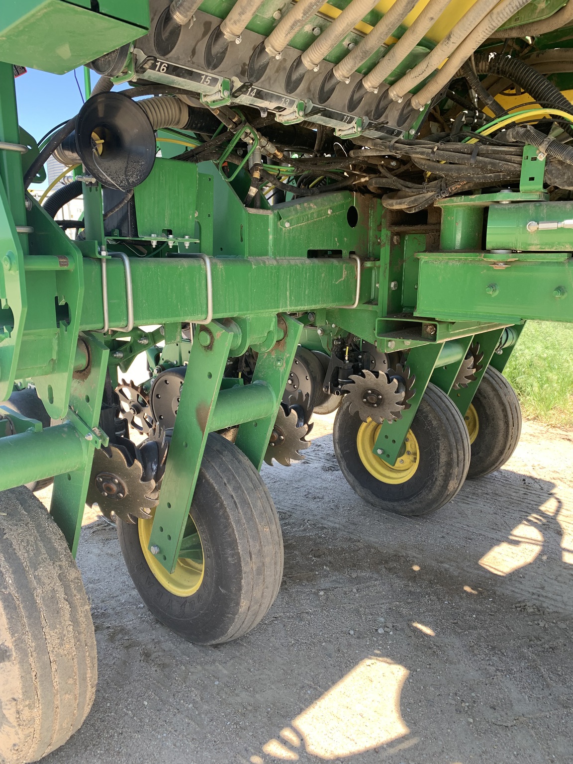 2017 John Deere 1775NT Image 18
