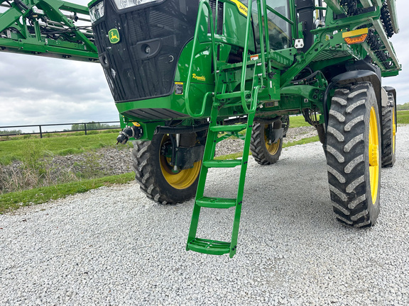 2025 John-Deere 412R