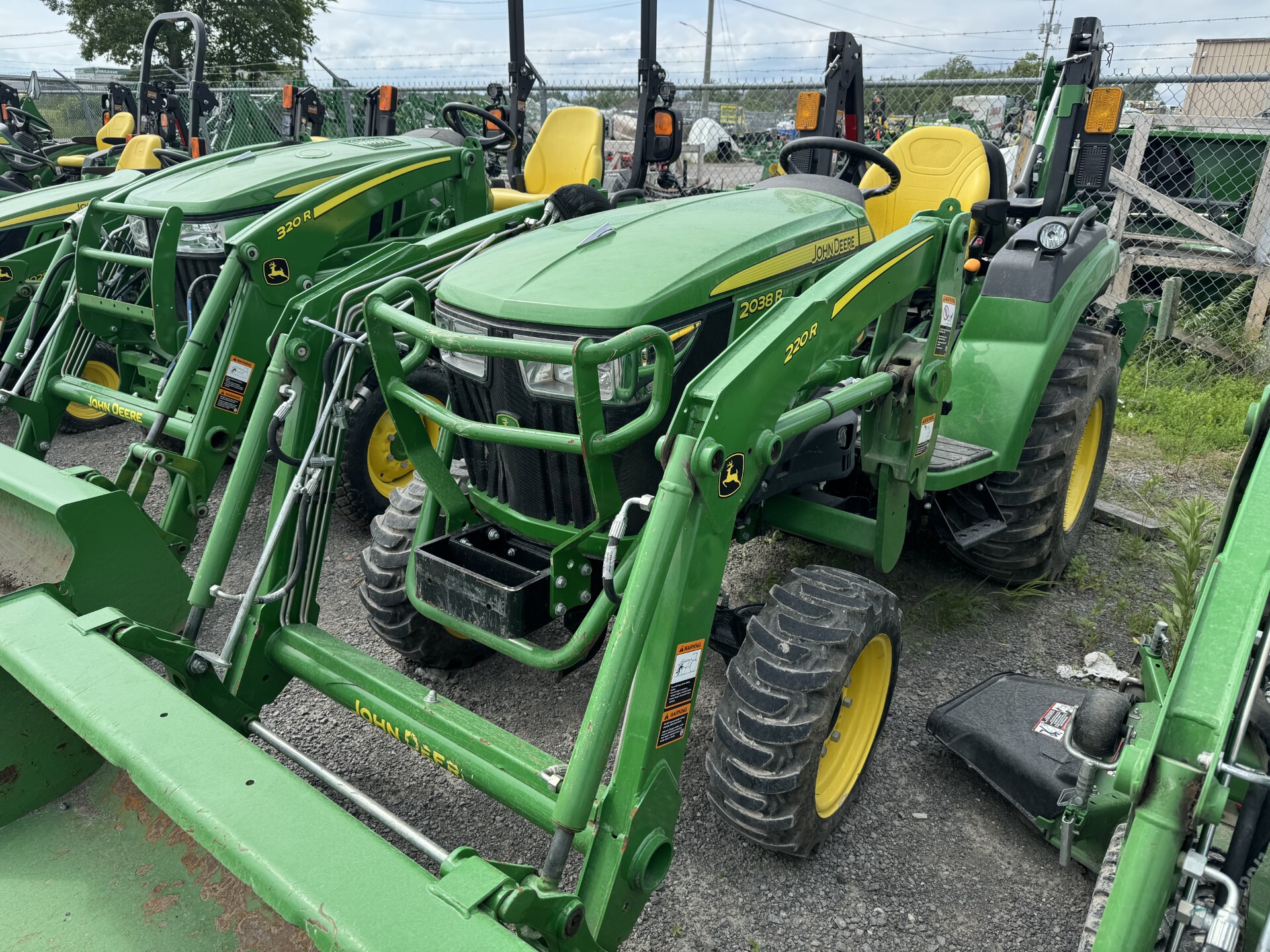 2022 John Deere 2038R Image 4