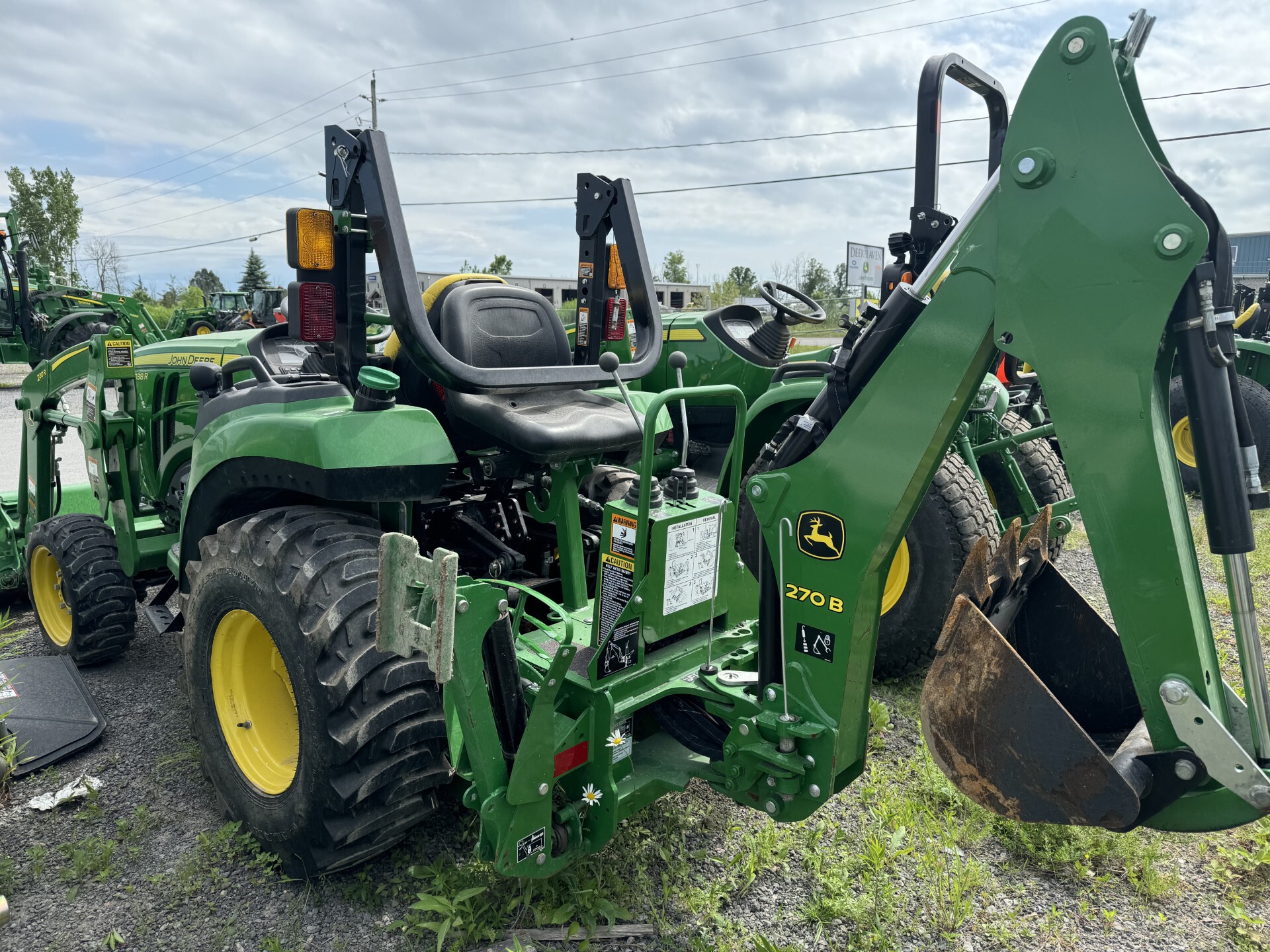2022 John Deere 2038R Image 2