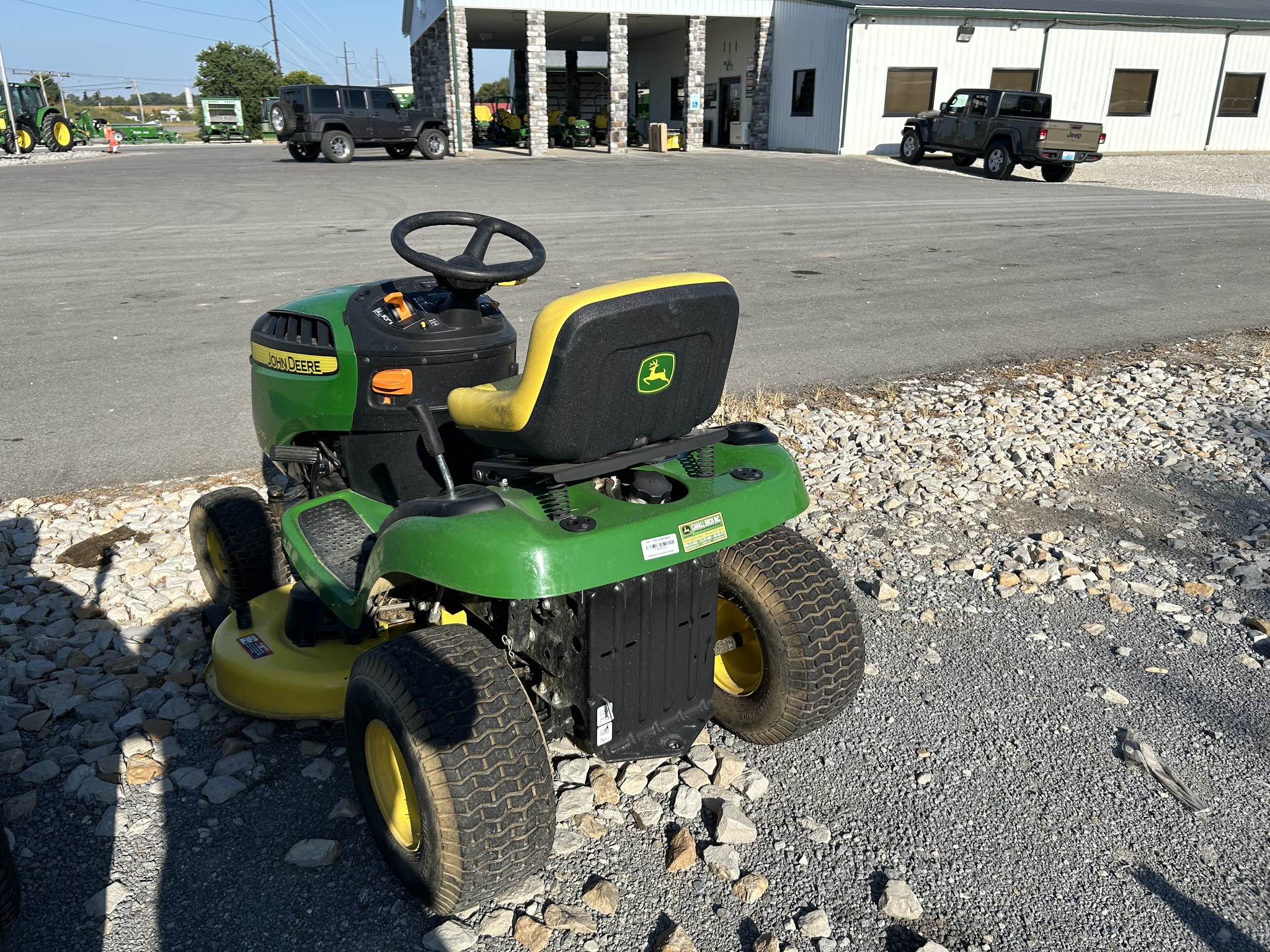 2017 John Deere D105 Image 1