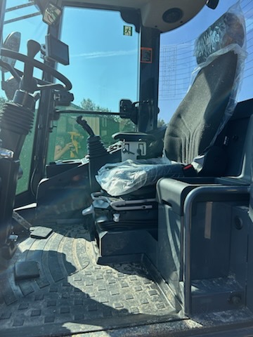 2024 John Deere 344 P Image 6