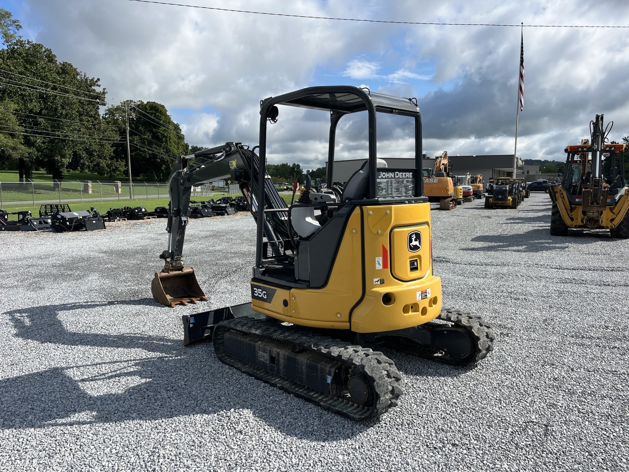 2022 John Deere 35G Image 3